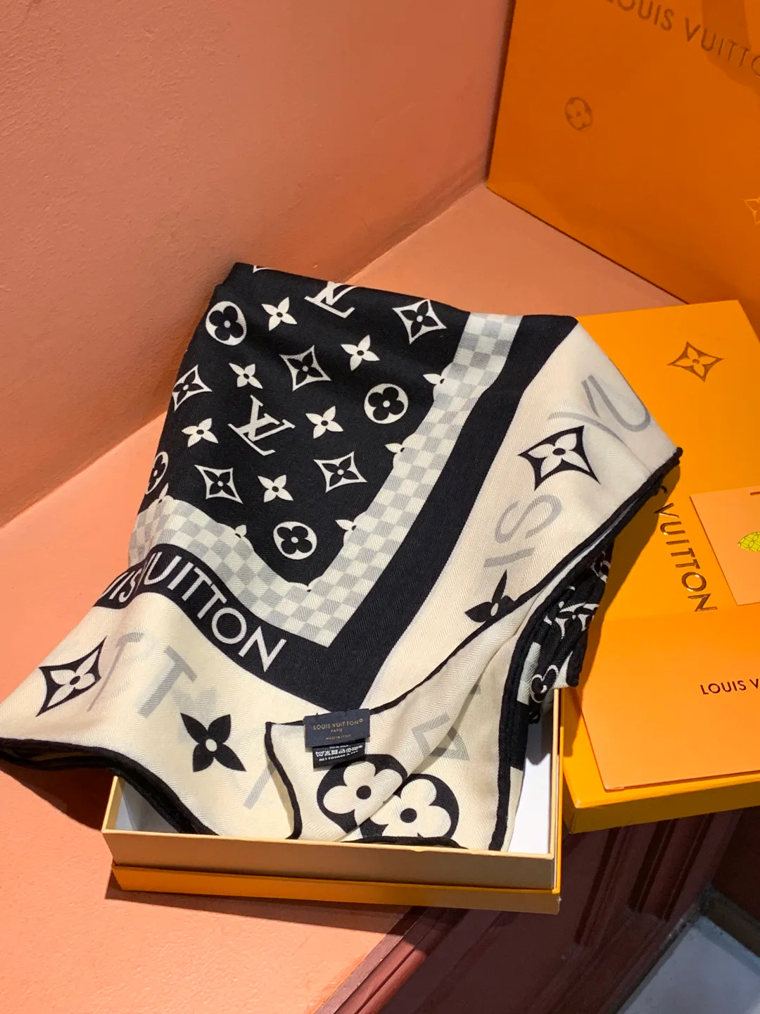 Шарфы Louis Vuitton 588342