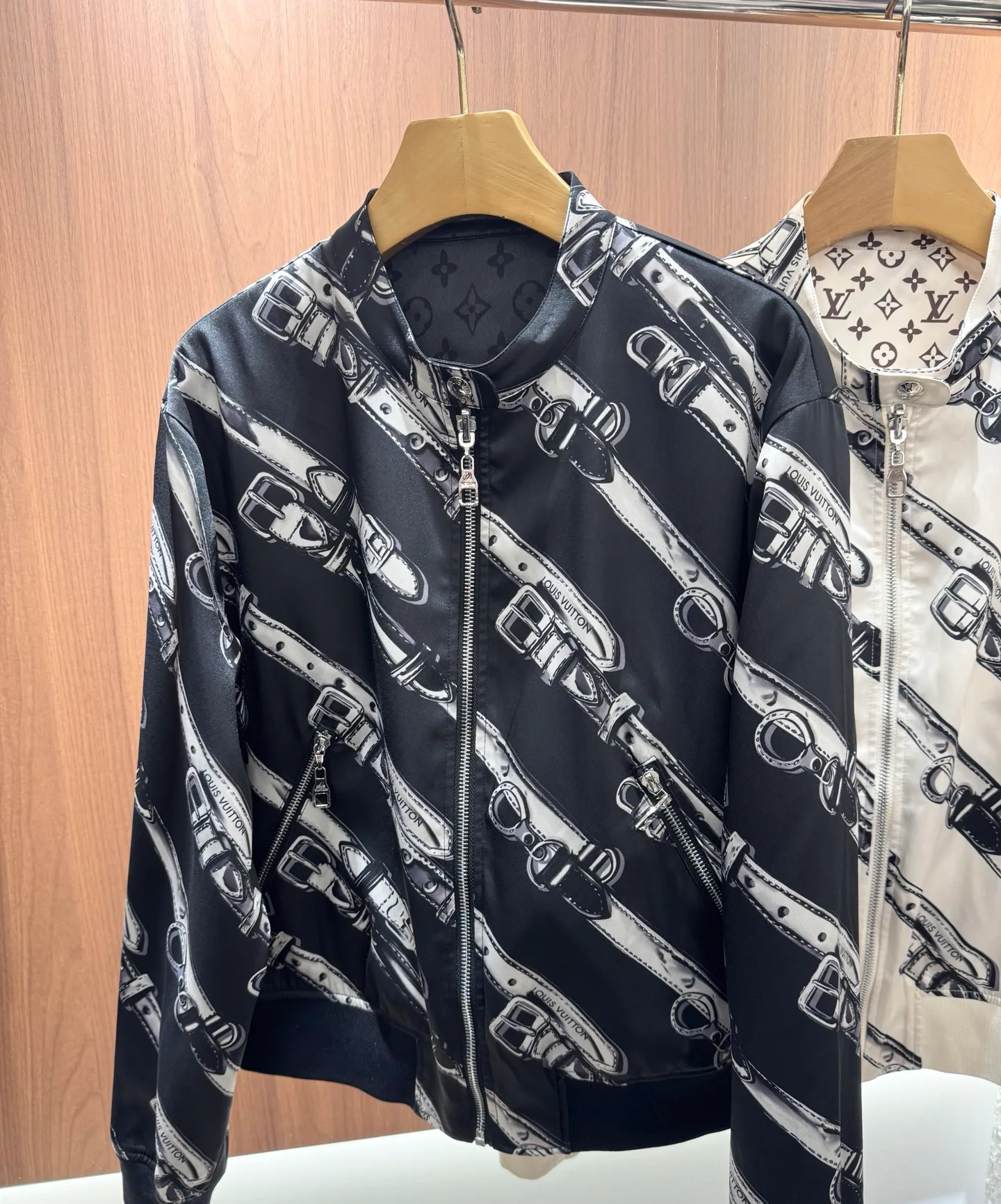 Куртки И Пуховики Женские Louis Vuitton 18324288