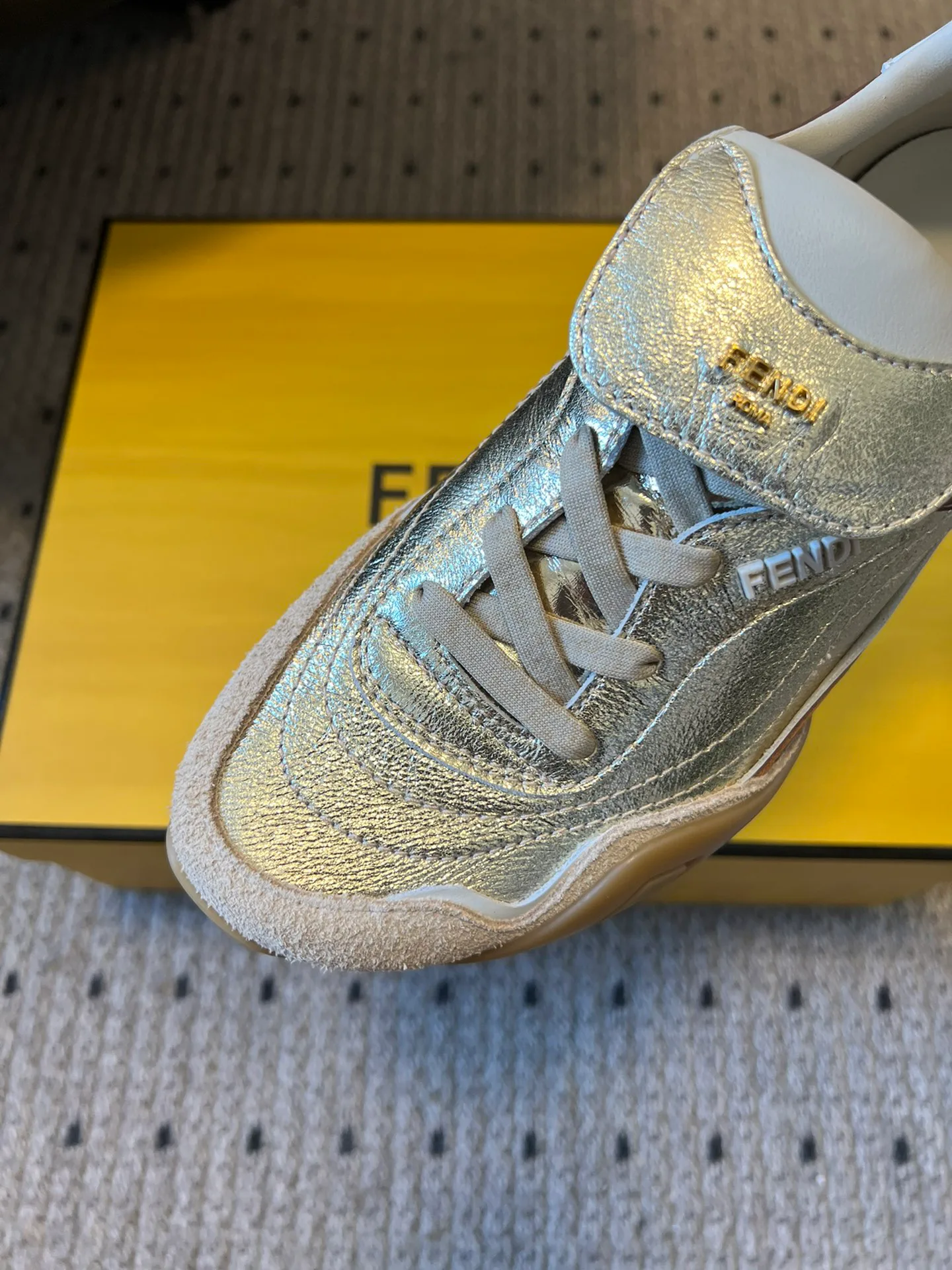 Кроссовки Женские Fendi 228917