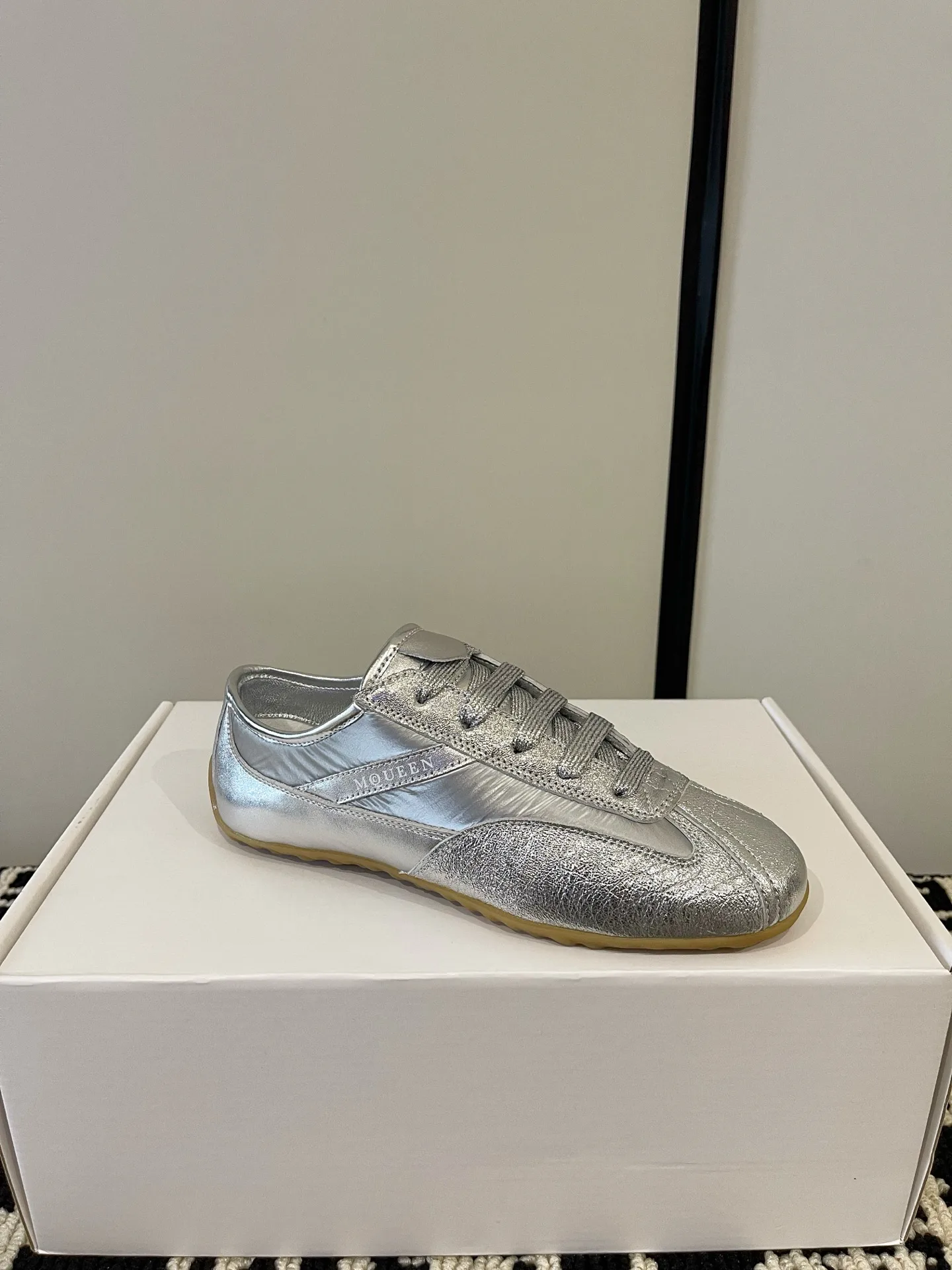 Кроссовки Женские Alexander Mcqueen 18386233