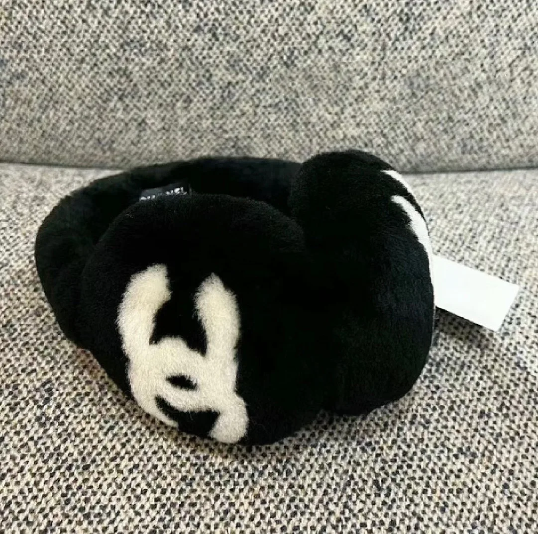 Головные Уборы Chanel 18347697