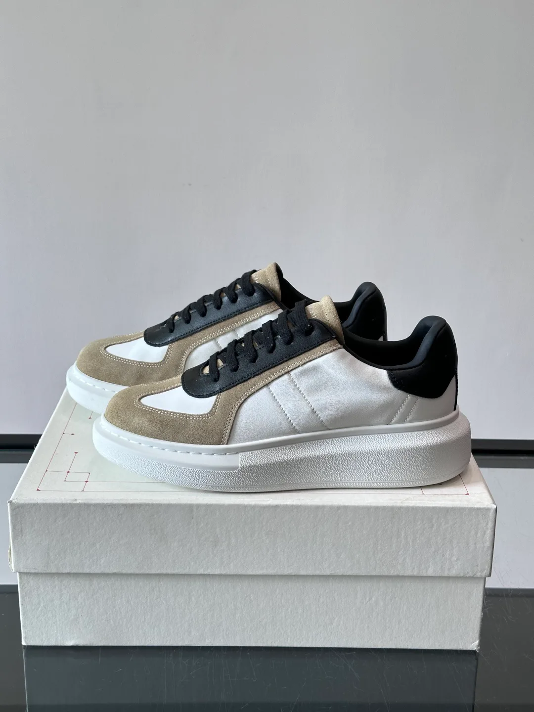 Кроссовки Женские Alexander Mcqueen 17200127
