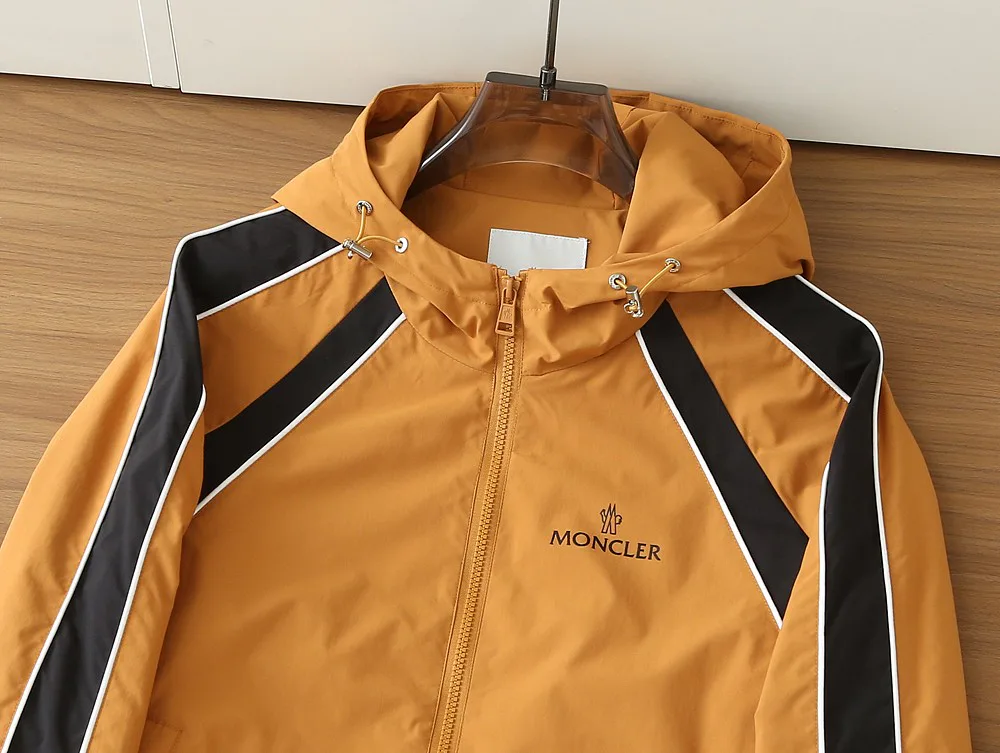 Куртки И Пуховики Мужские Moncler 11240468