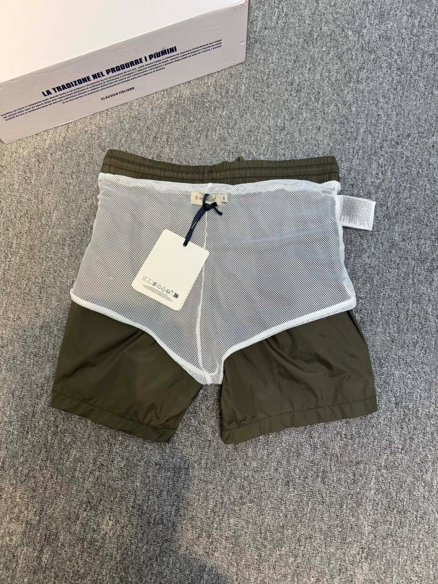 Шорты Женские Moncler 11683546