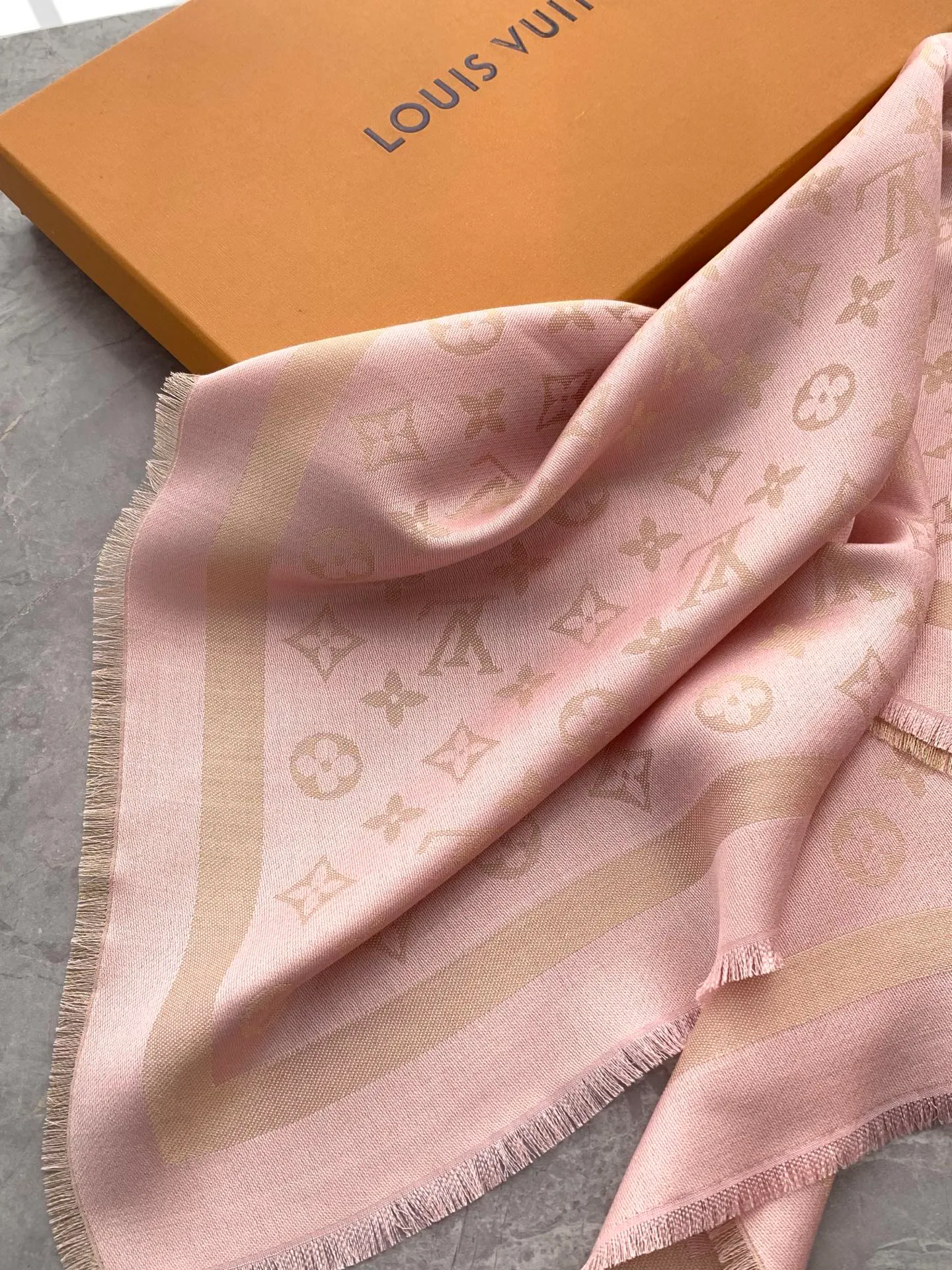 Шарфы Louis Vuitton 17925782