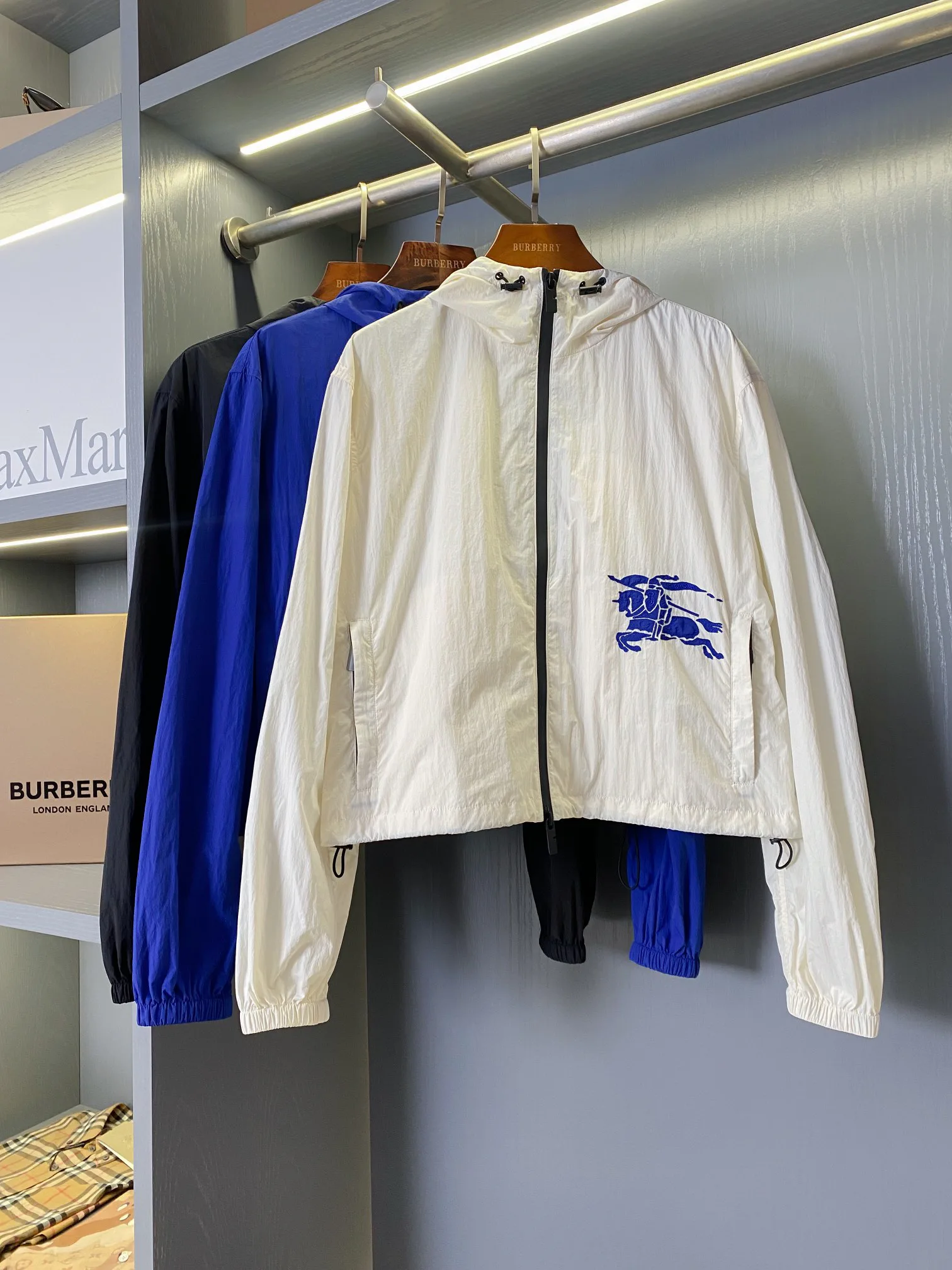 Куртки И Пуховики Женские Burberry 11577204