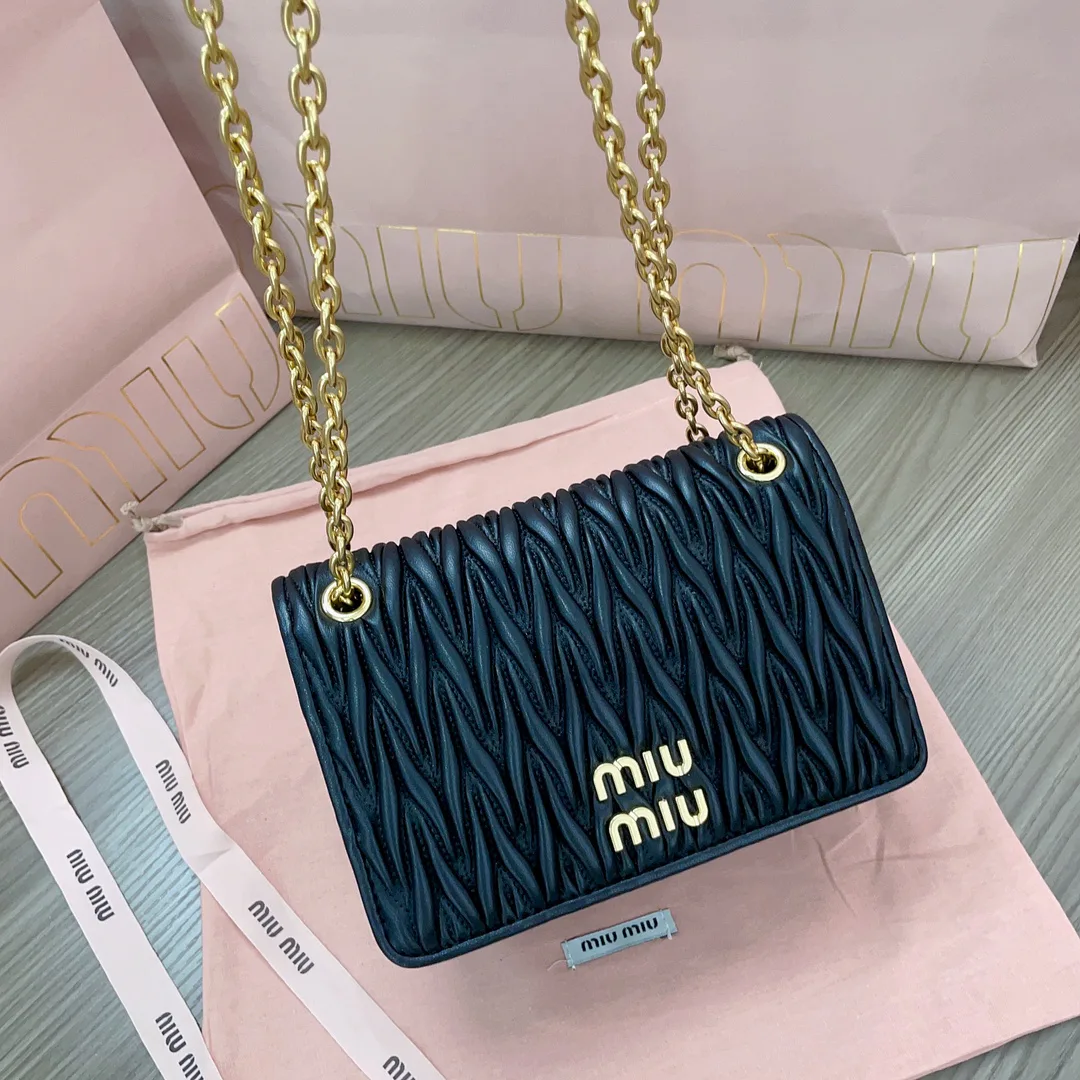 Классические Сумки Женские Prada 11872264