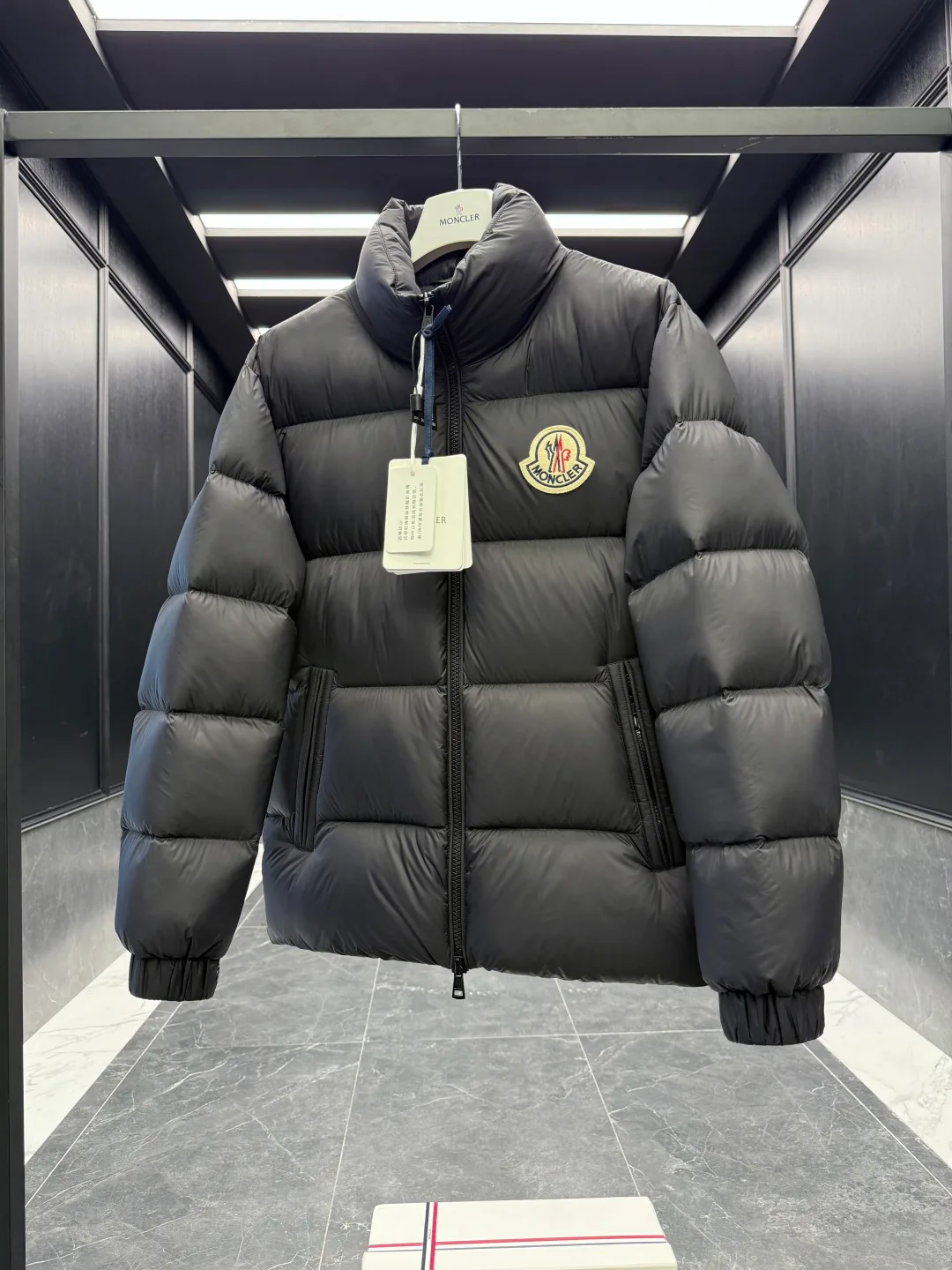 Куртки И Пуховики Мужские Moncler 17918146