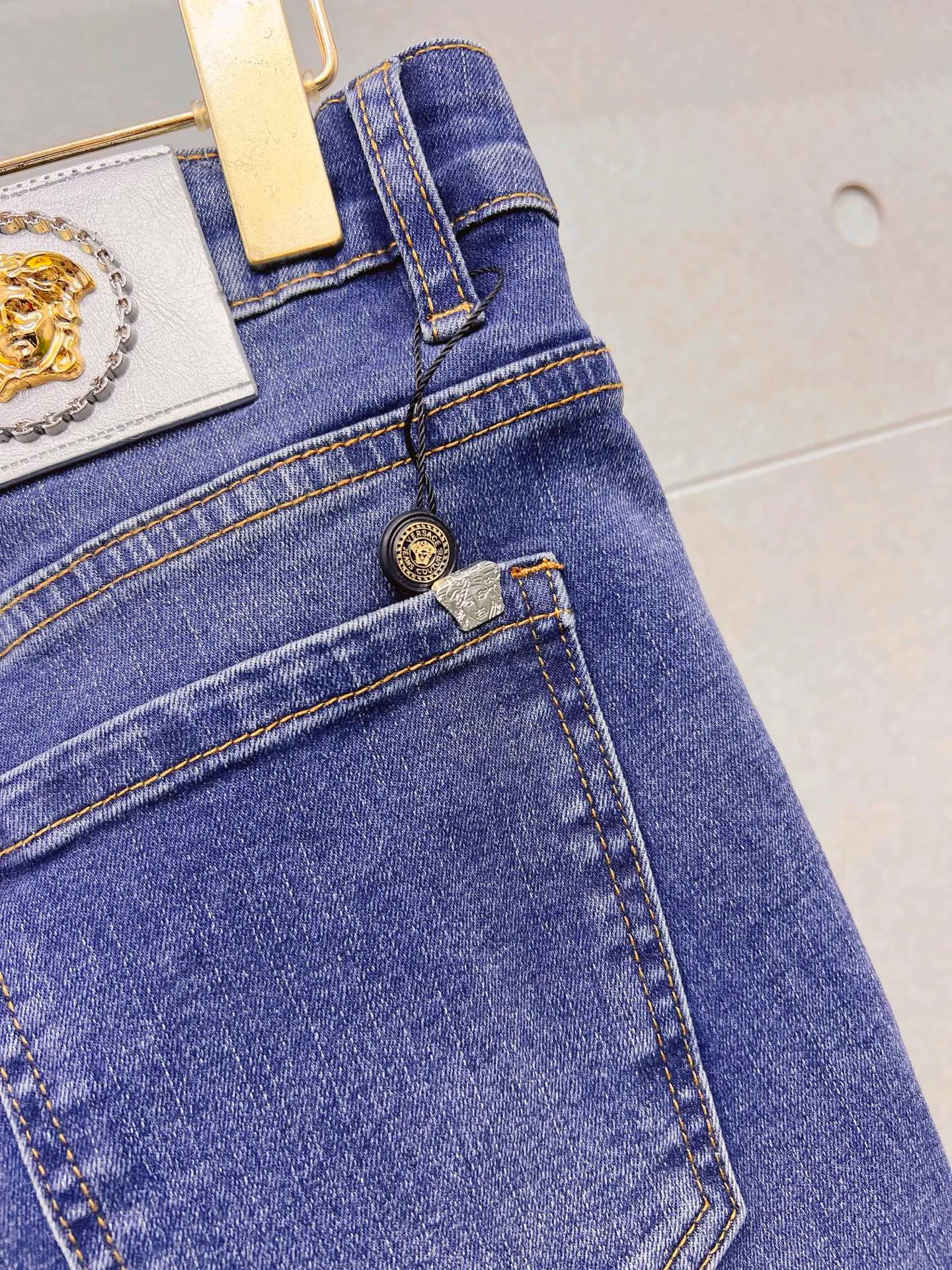 Джинсы Мужские Versace 18098430