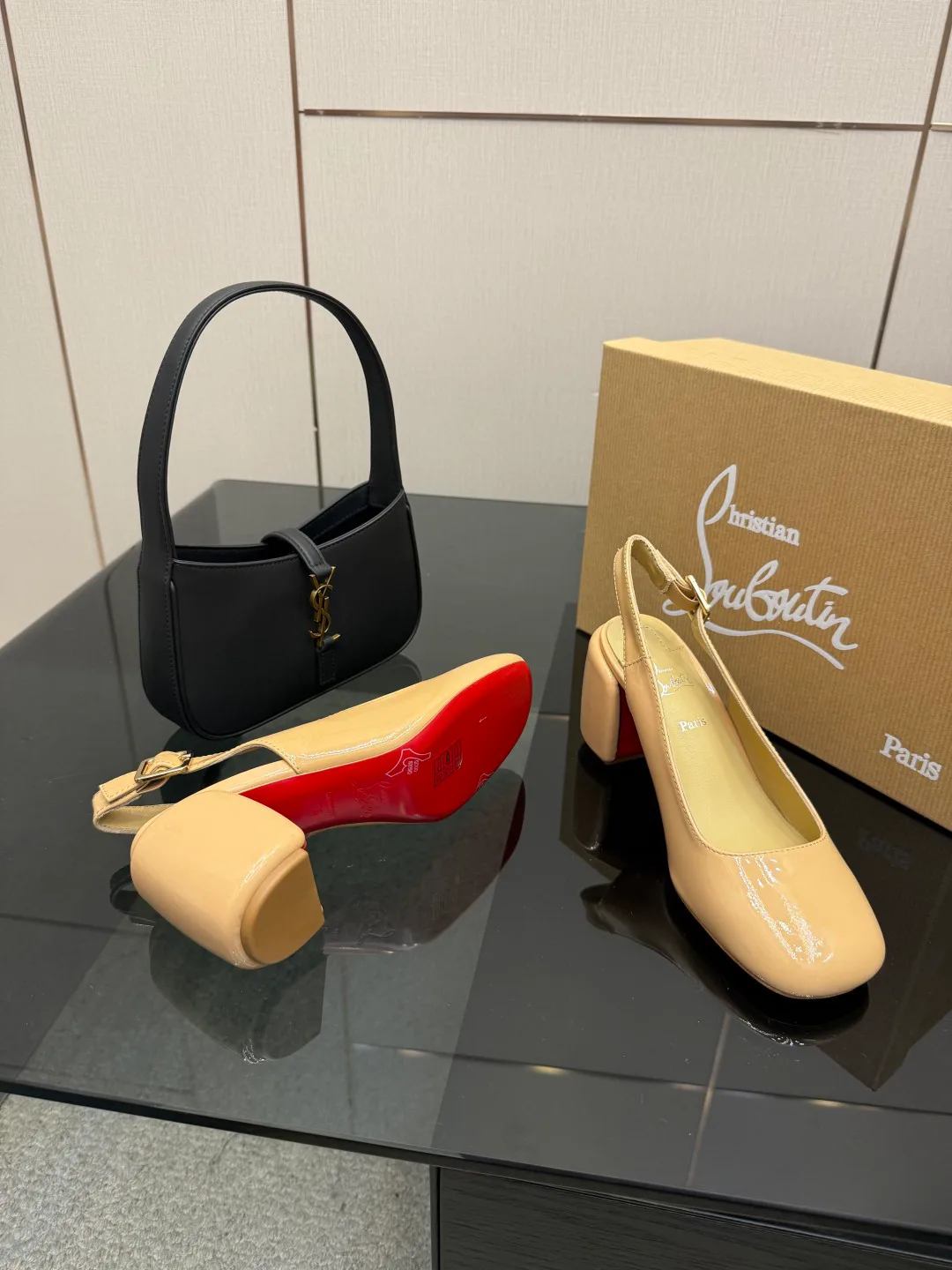 Туфли Женские Christian Louboutin 555388