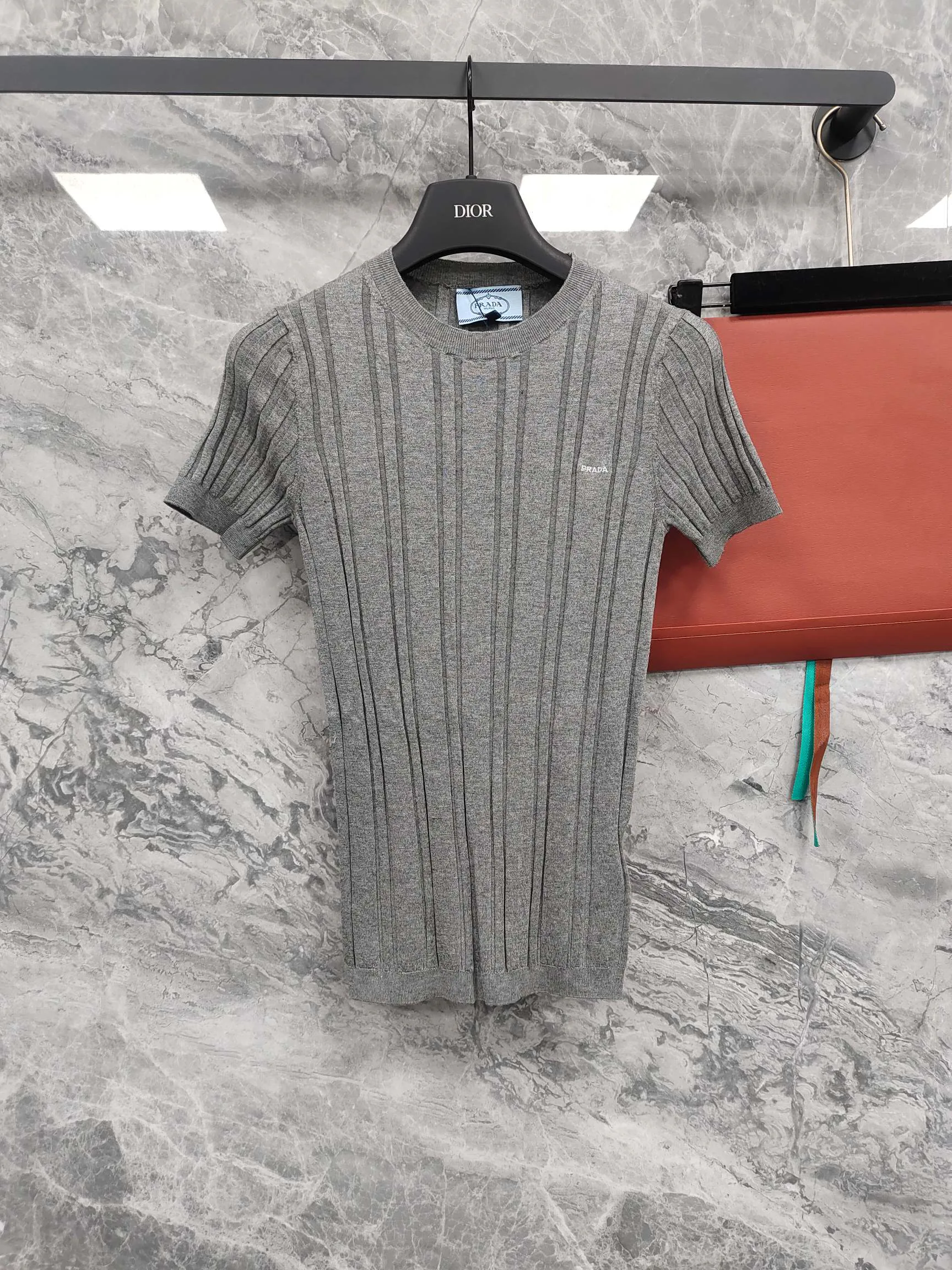 Футболки Женские Prada 17925259