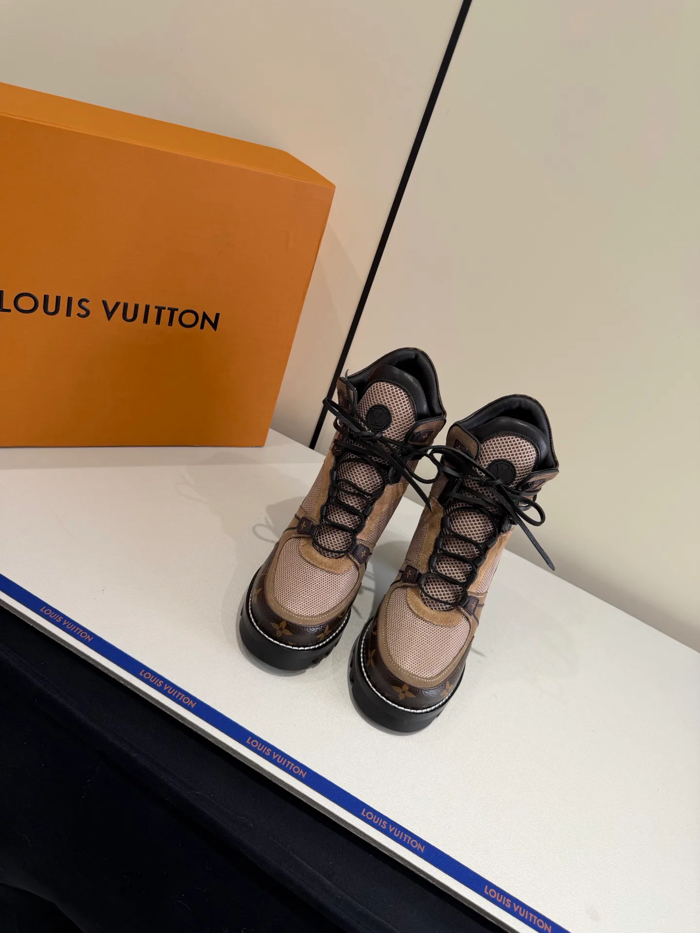 Ботинки Женские Louis Vuitton 19563680