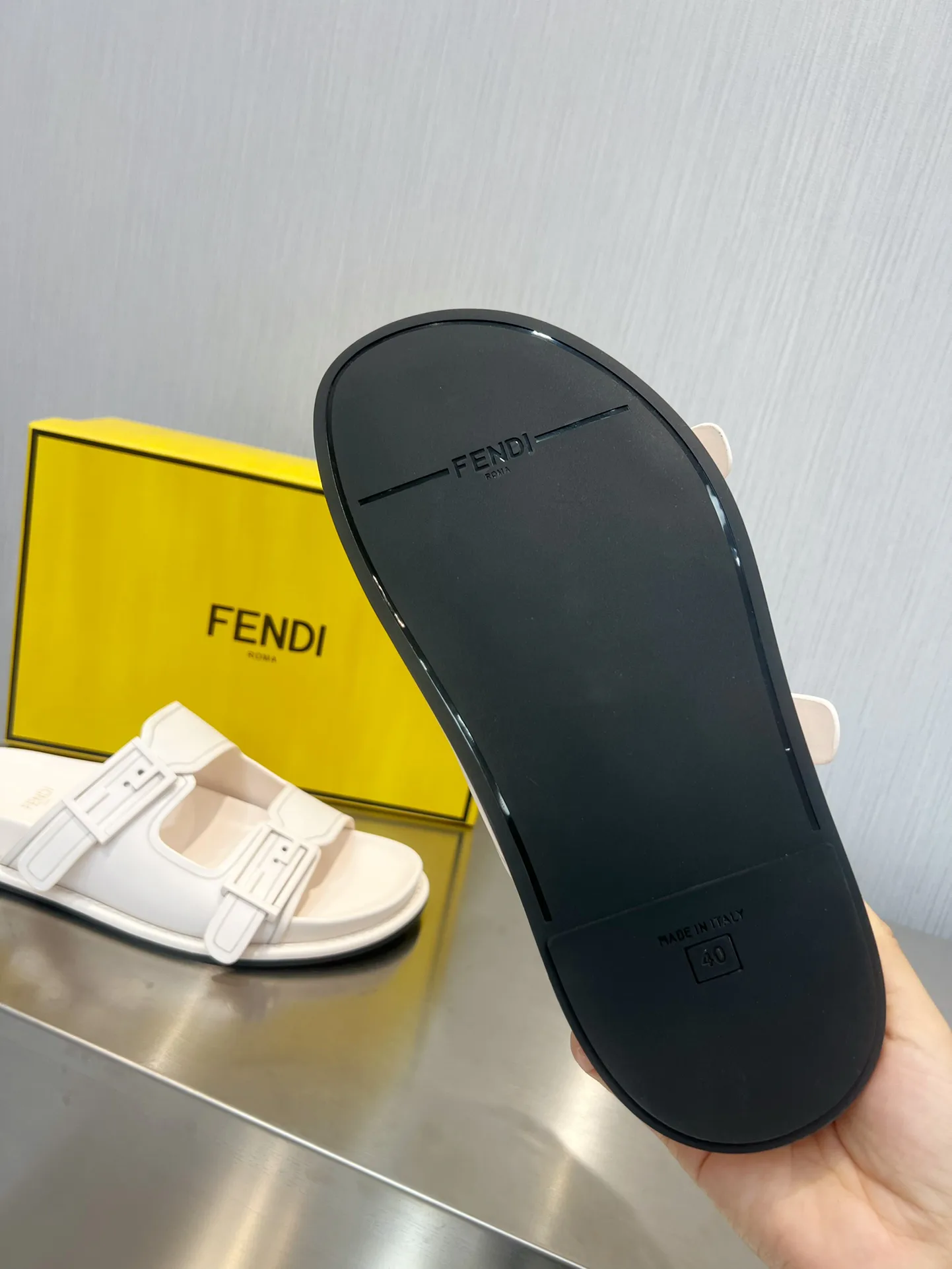 Шлепанцы Женские Fendi 22522