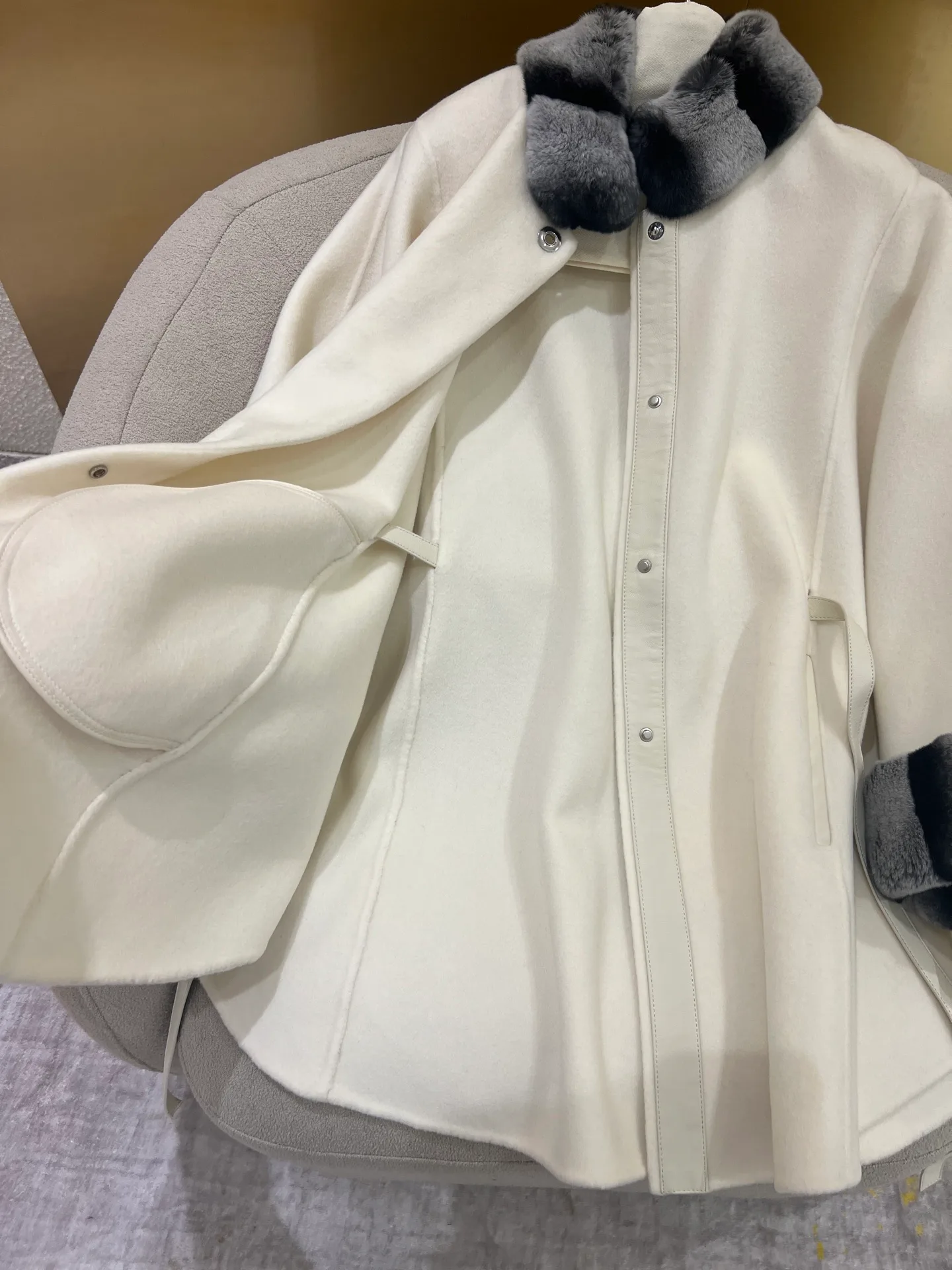 Пальто Женские Loro Piana 19078709