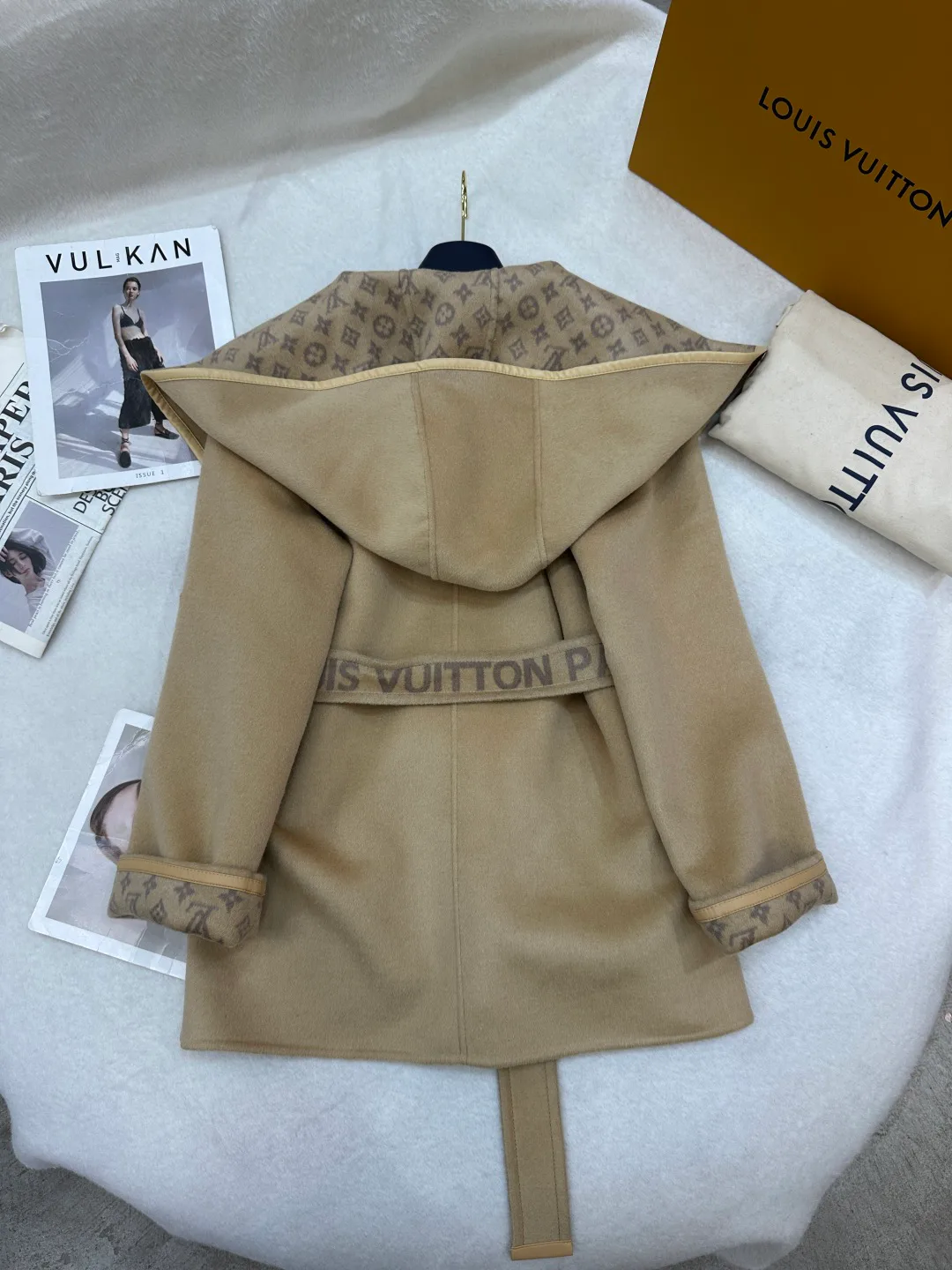 Пальто Женские Louis Vuitton 460765