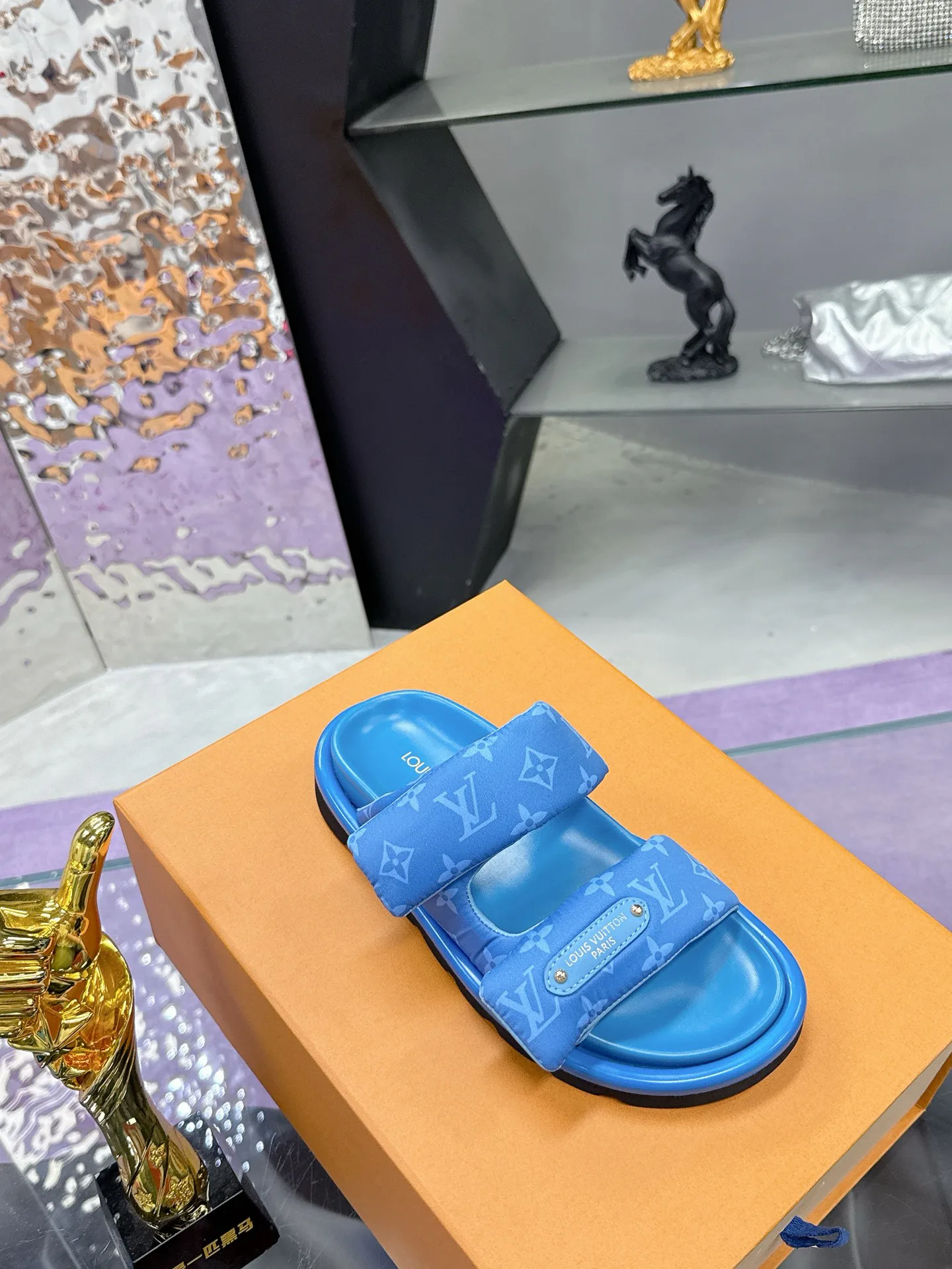 Шлепанцы Женские Louis Vuitton 17530455