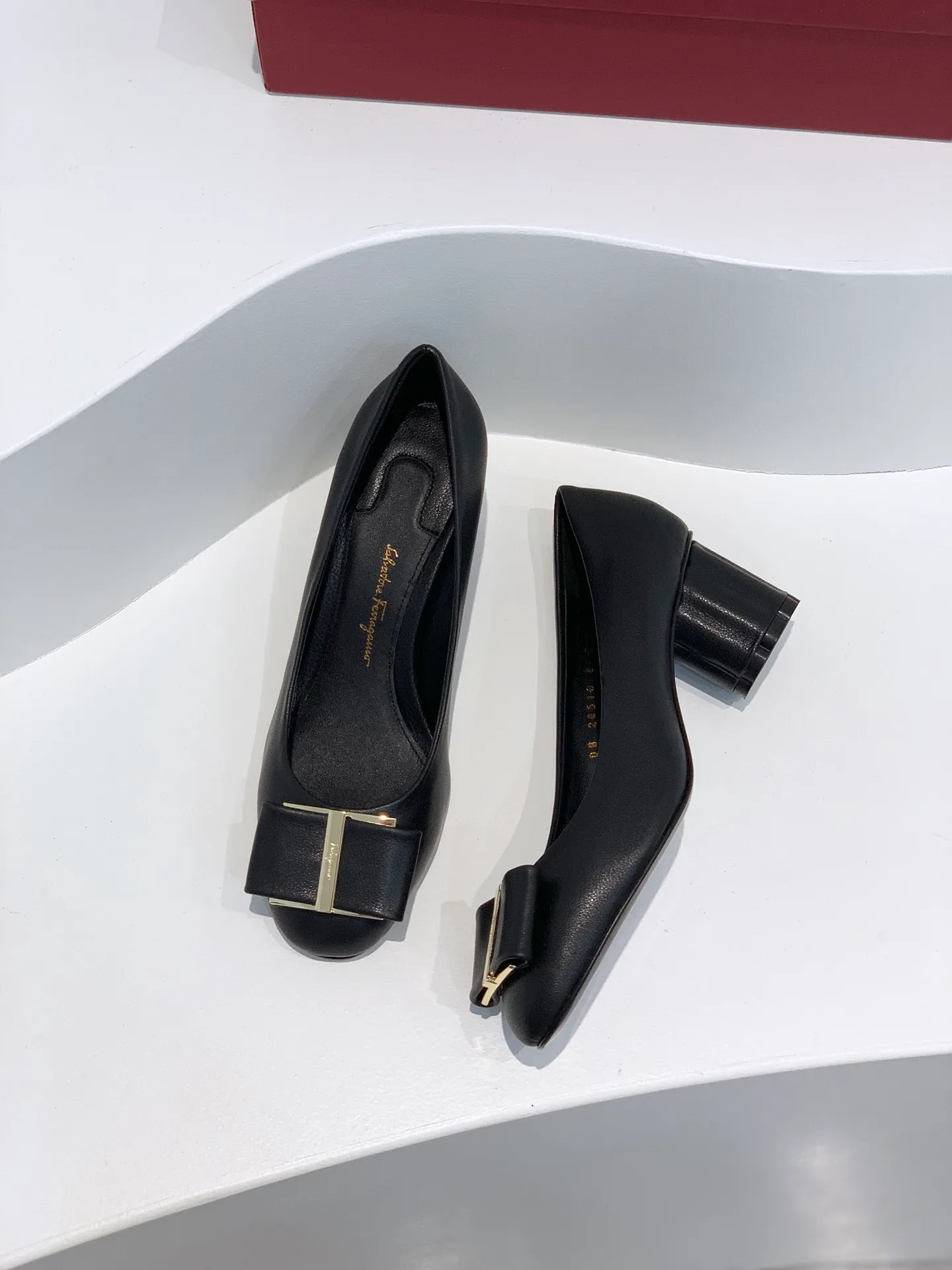 Туфли Женские Salvatore Ferragamo 11675502