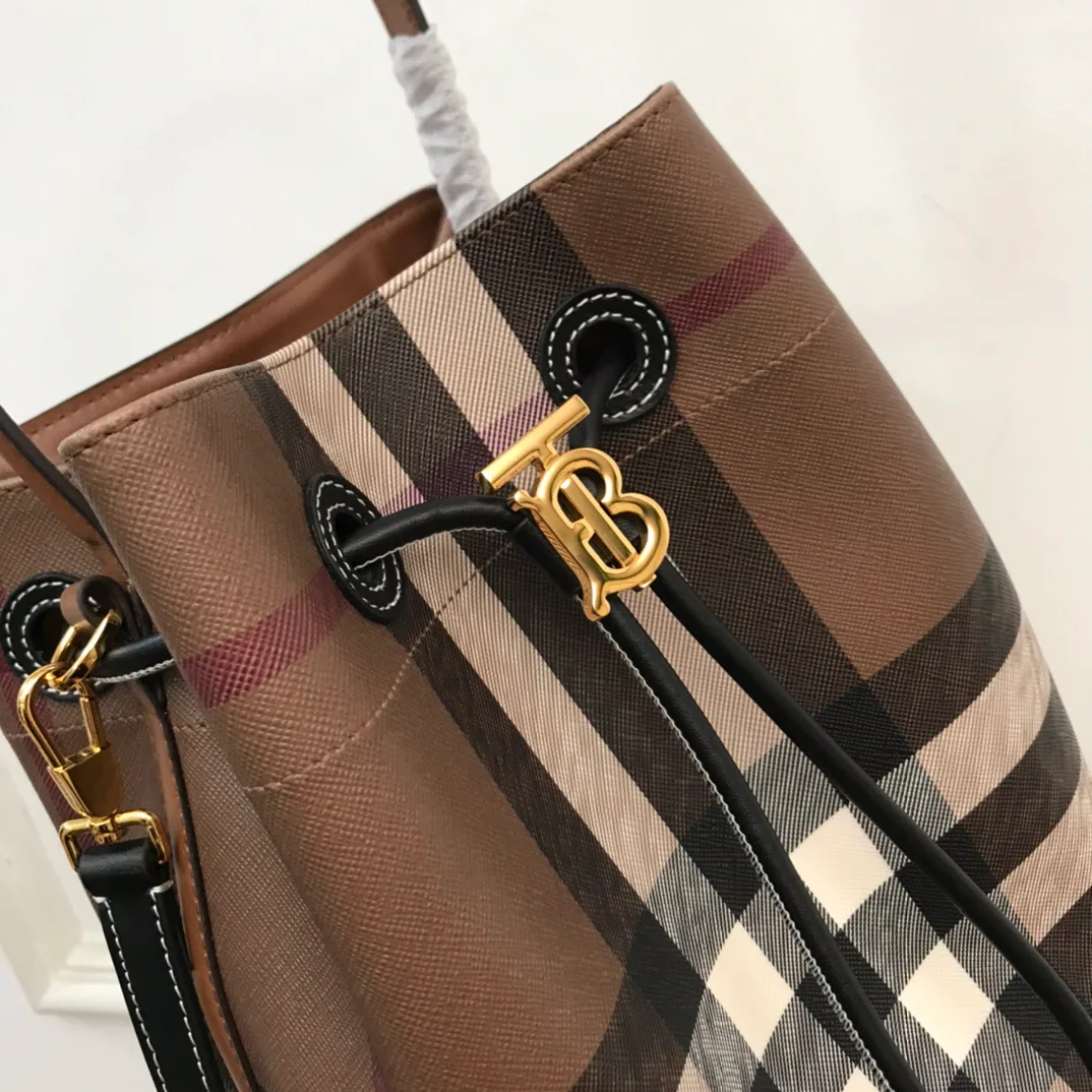 Классические Сумки Женские Burberry 11013026
