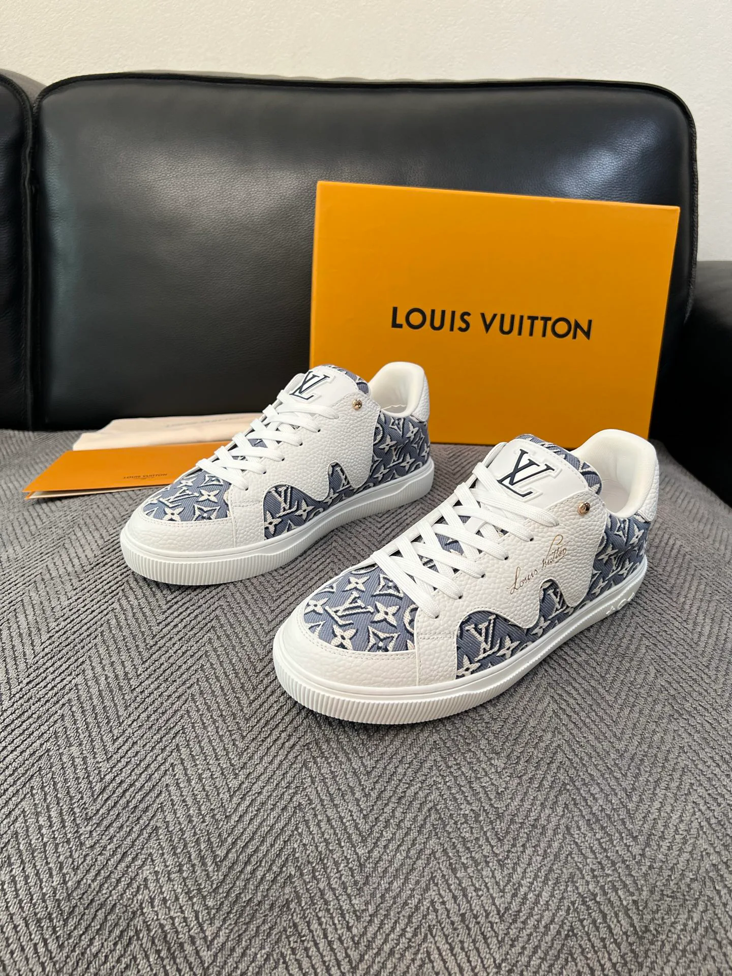 Кроссовки Женские Louis Vuitton 18592288