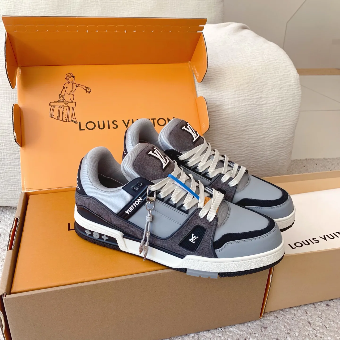 Кроссовки Мужские Louis Vuitton 18258375