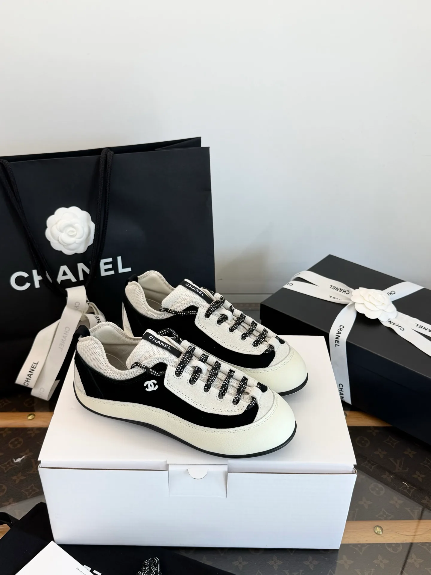 Кроссовки Женские Chanel 18304138