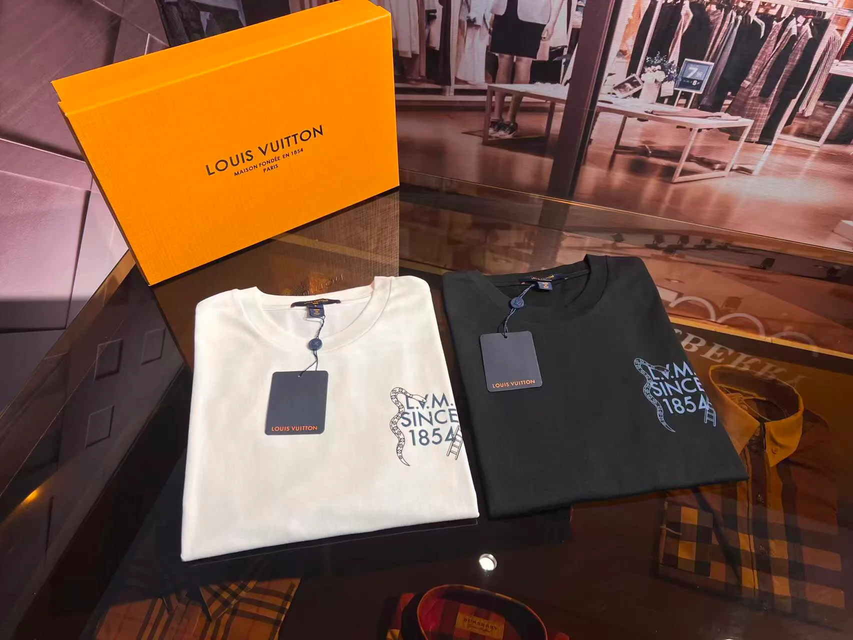 Футболки Женские Louis Vuitton 9438140