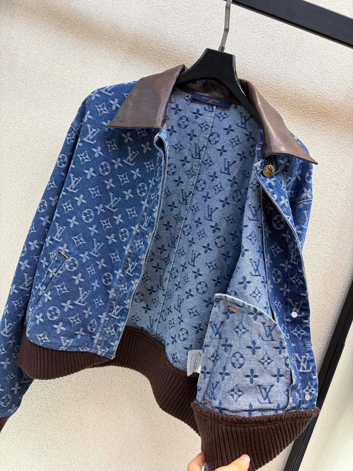 Куртки И Пуховики Женские Louis Vuitton 18506574