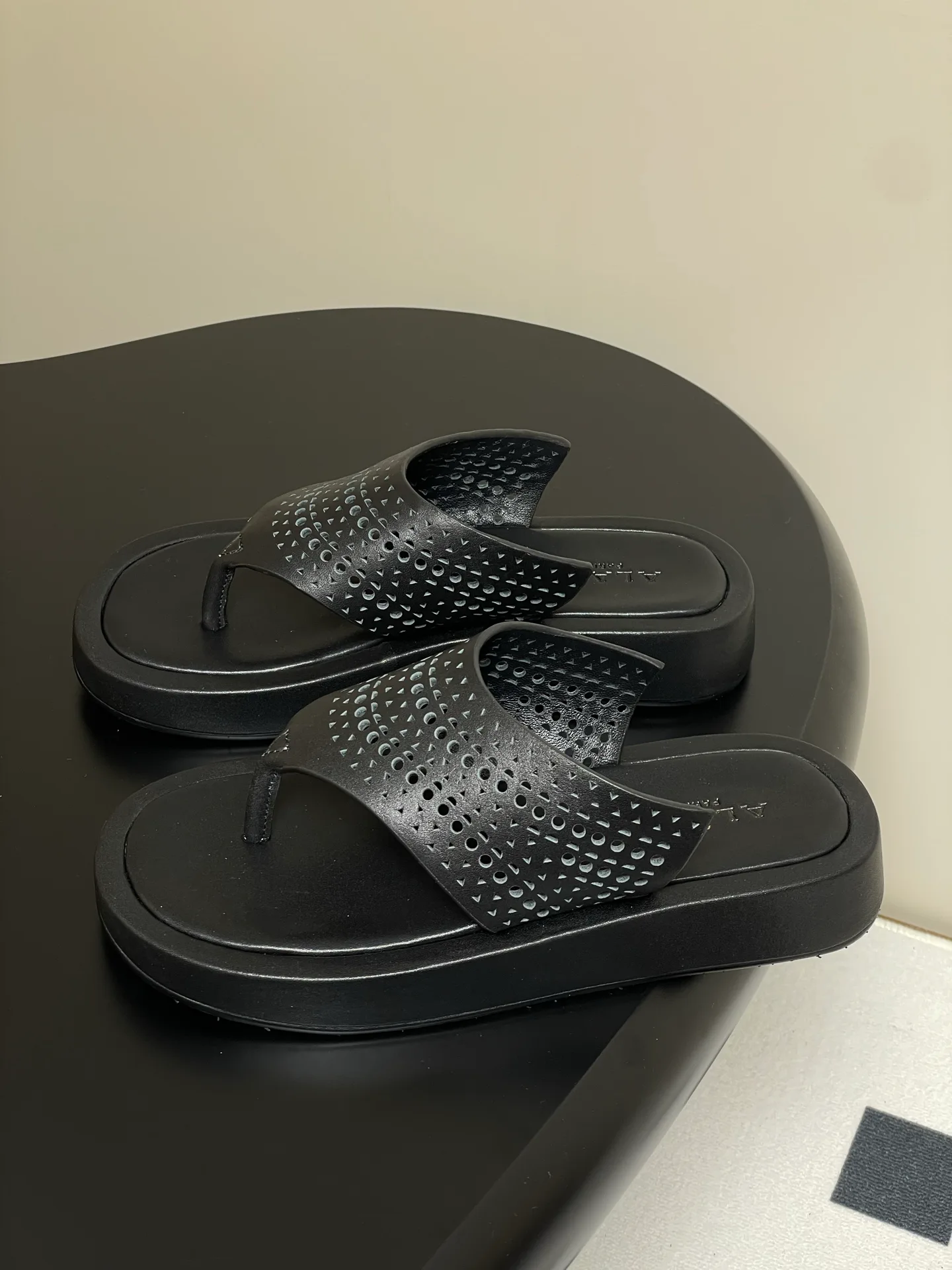 Шлепанцы Женские Alaia 22785