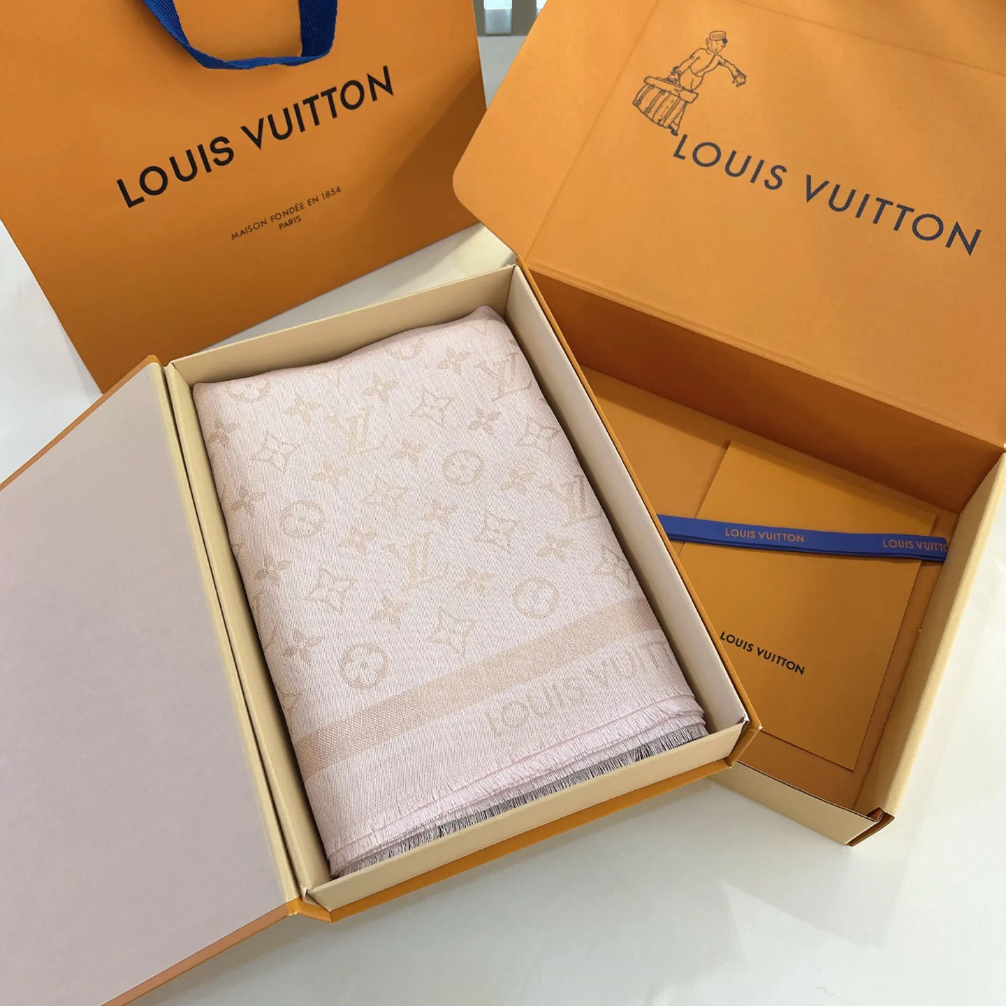 Шарфы Louis Vuitton 18267556