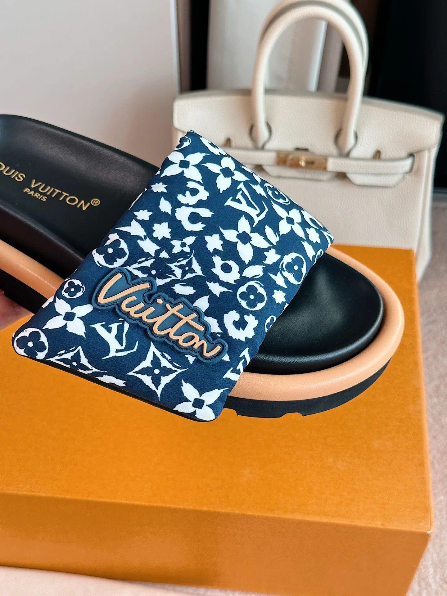 Шлепанцы Женские Louis Vuitton 14335146