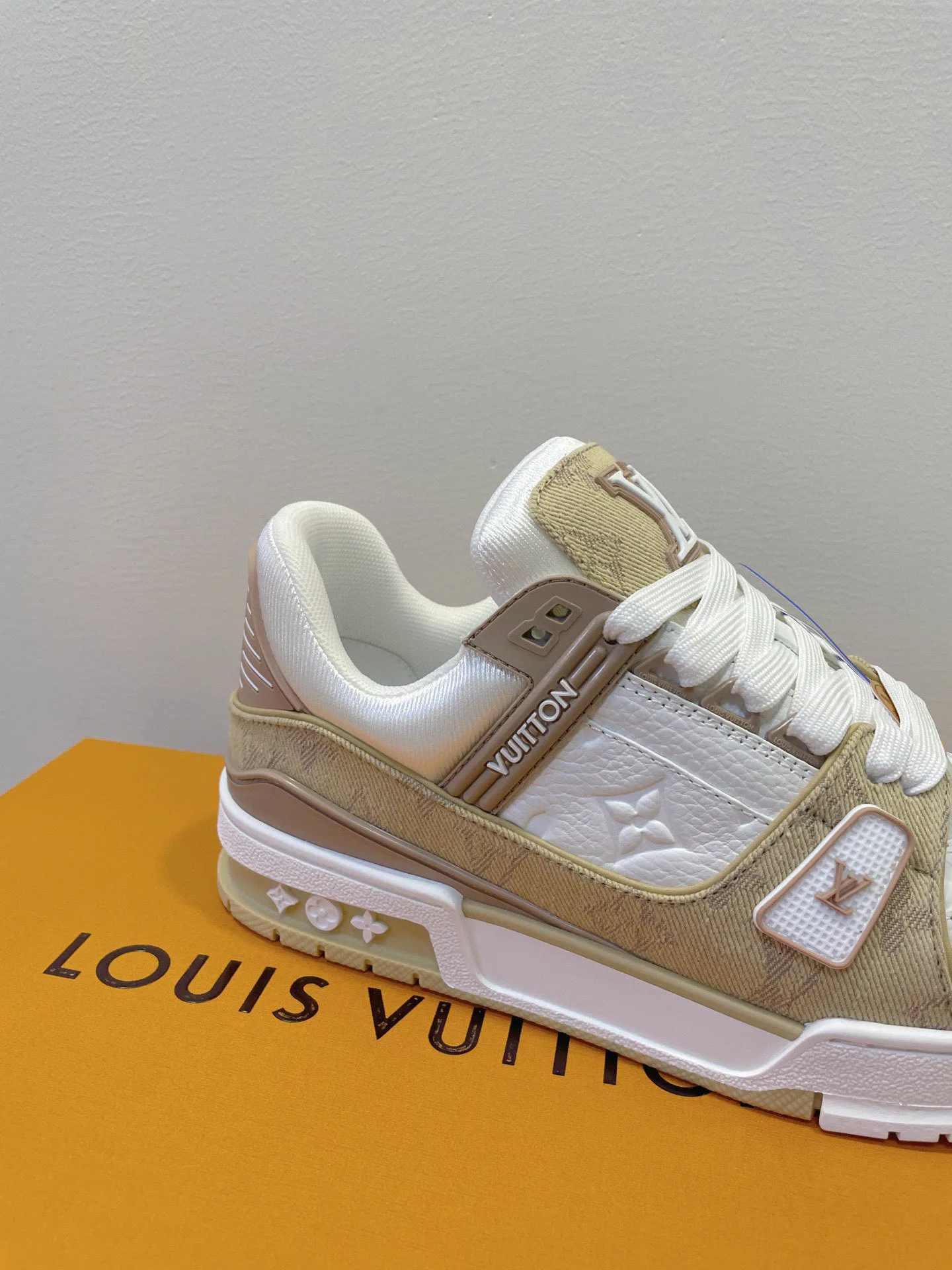 Кроссовки Женские Louis Vuitton 13130438