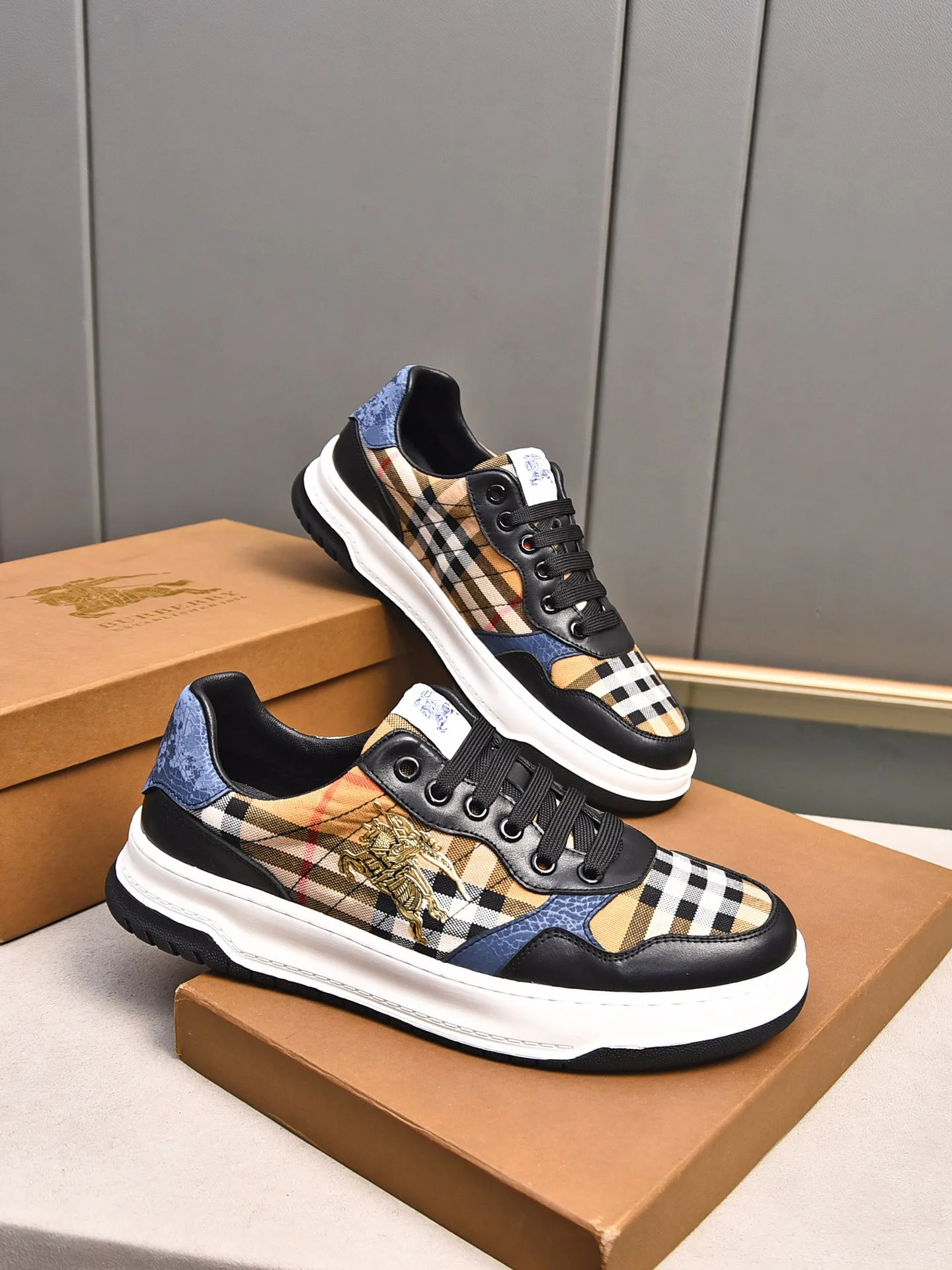 Кроссовки Женские Burberry 498022