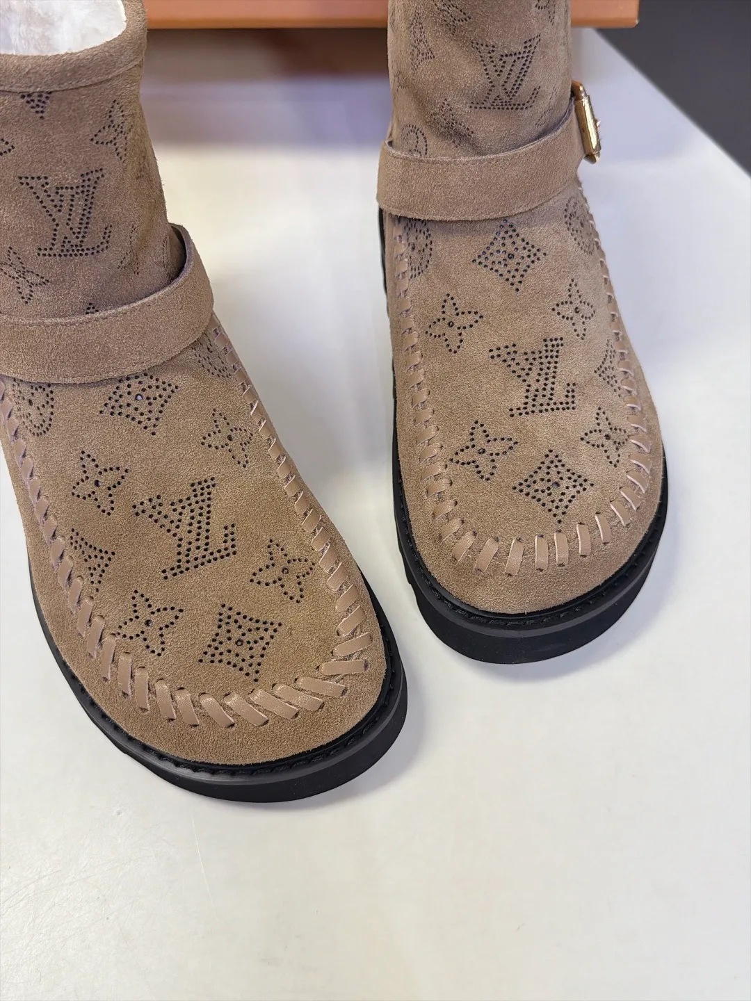 Угги Женские Louis Vuitton 19063638