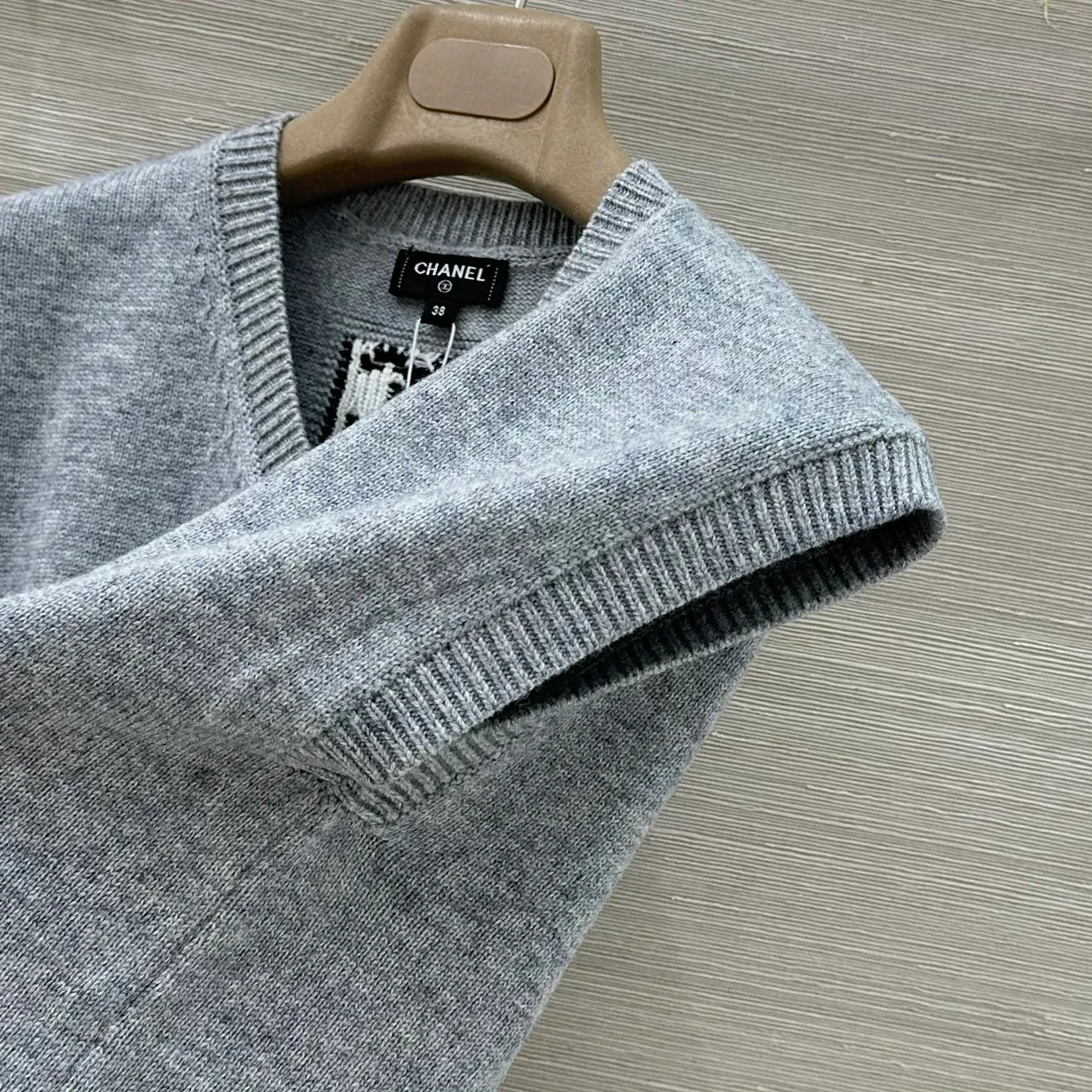 Жилеты Женские Chanel 4293965