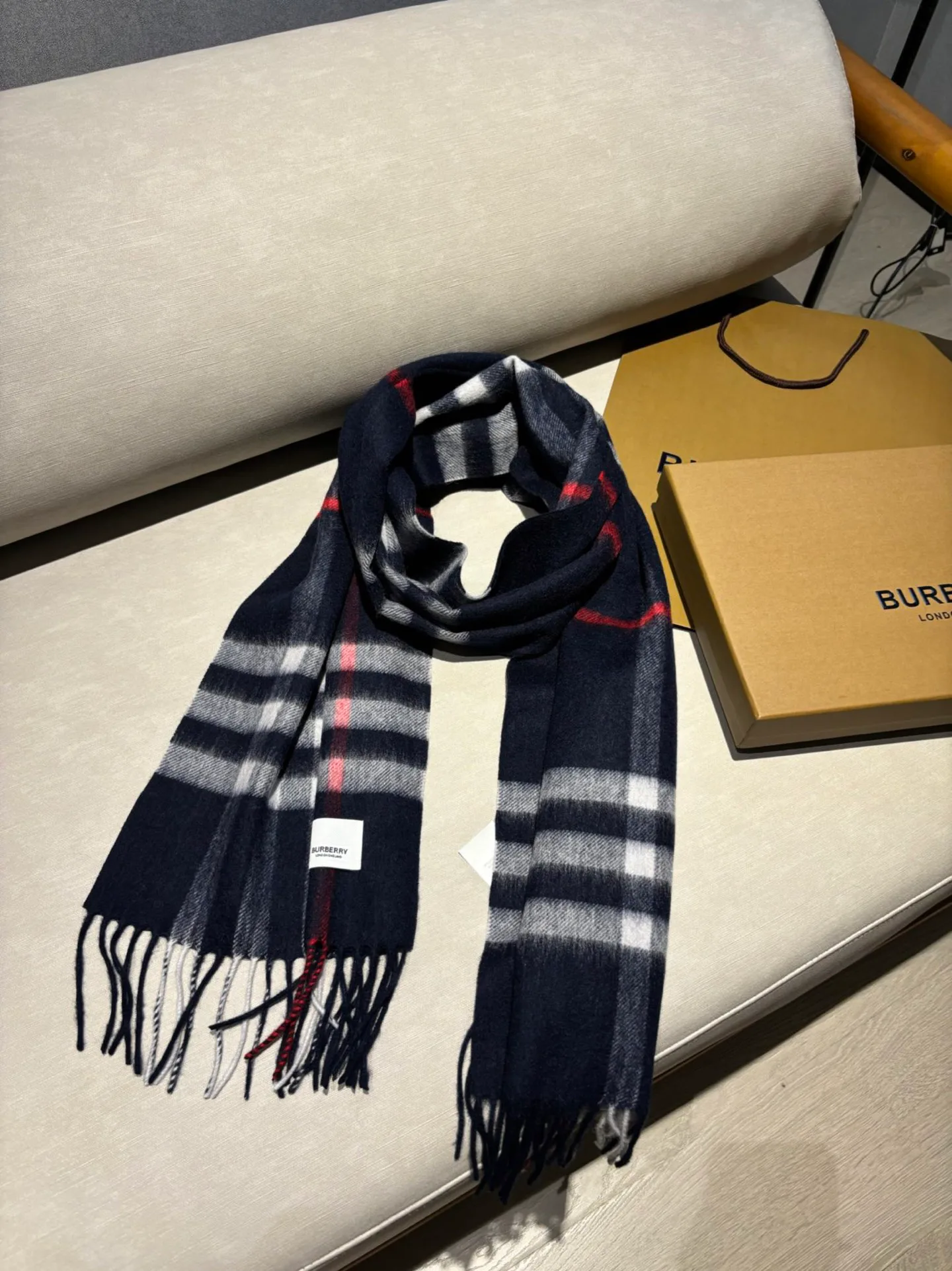 Шарфы Burberry 256995