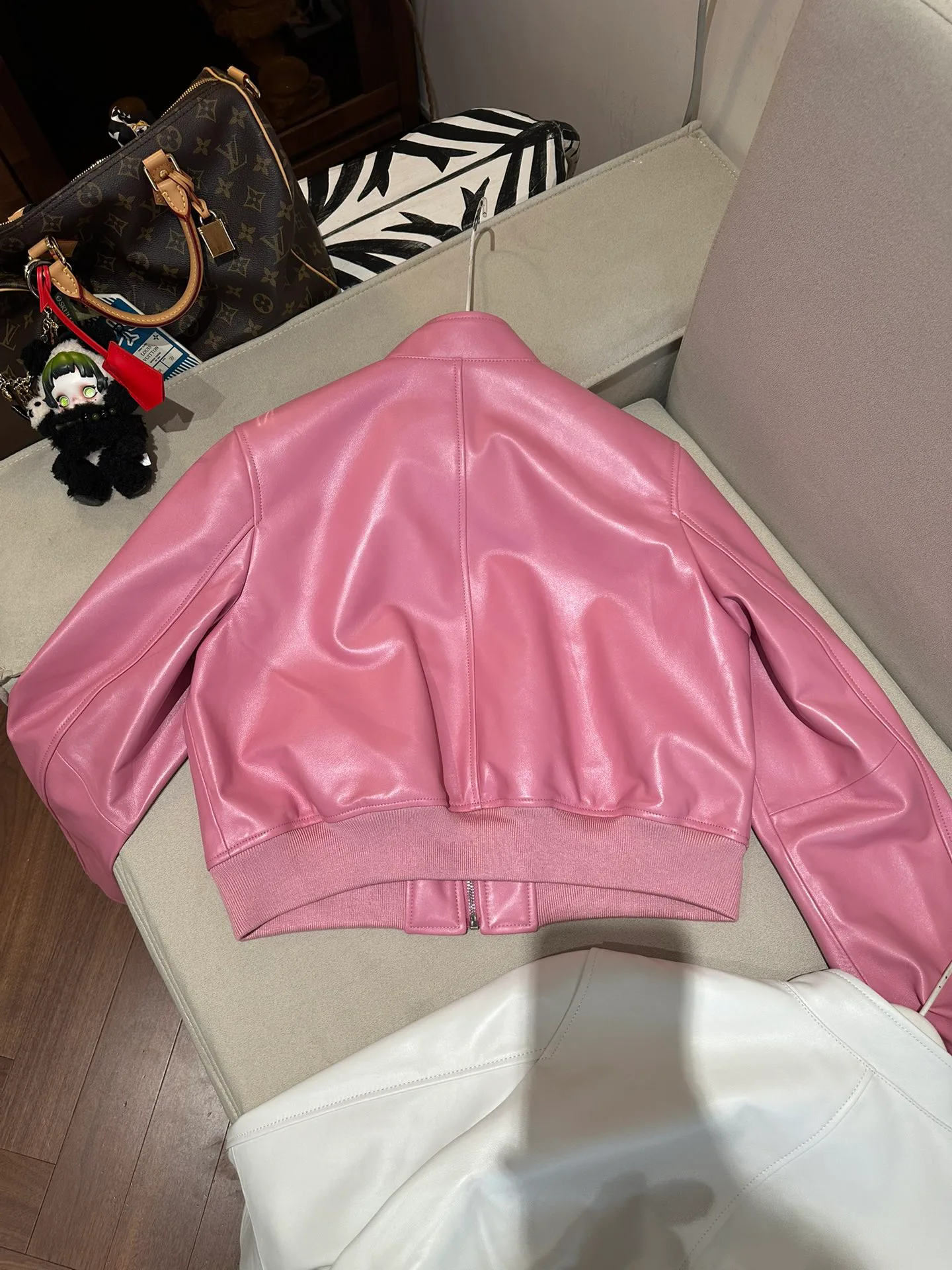 Кожаные Куртки И Дублёнки Женские Christian Dior 11679778