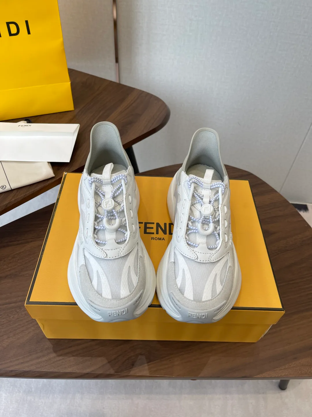 Кроссовки Женские Fendi 11428091