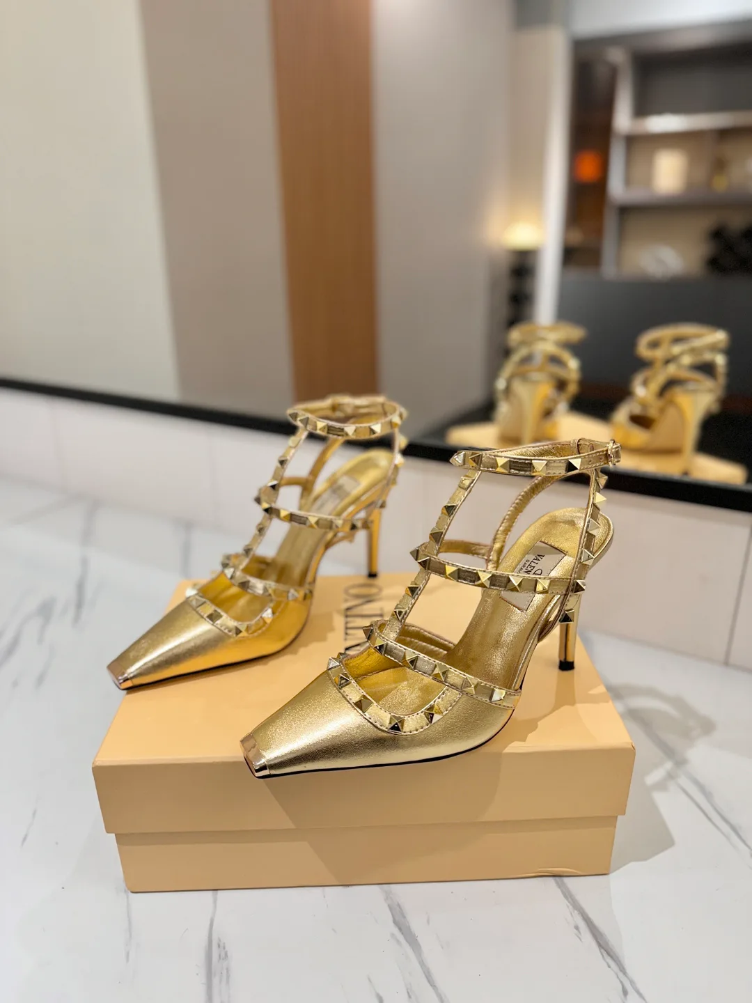 Босоножки Женские Valentino 17366650