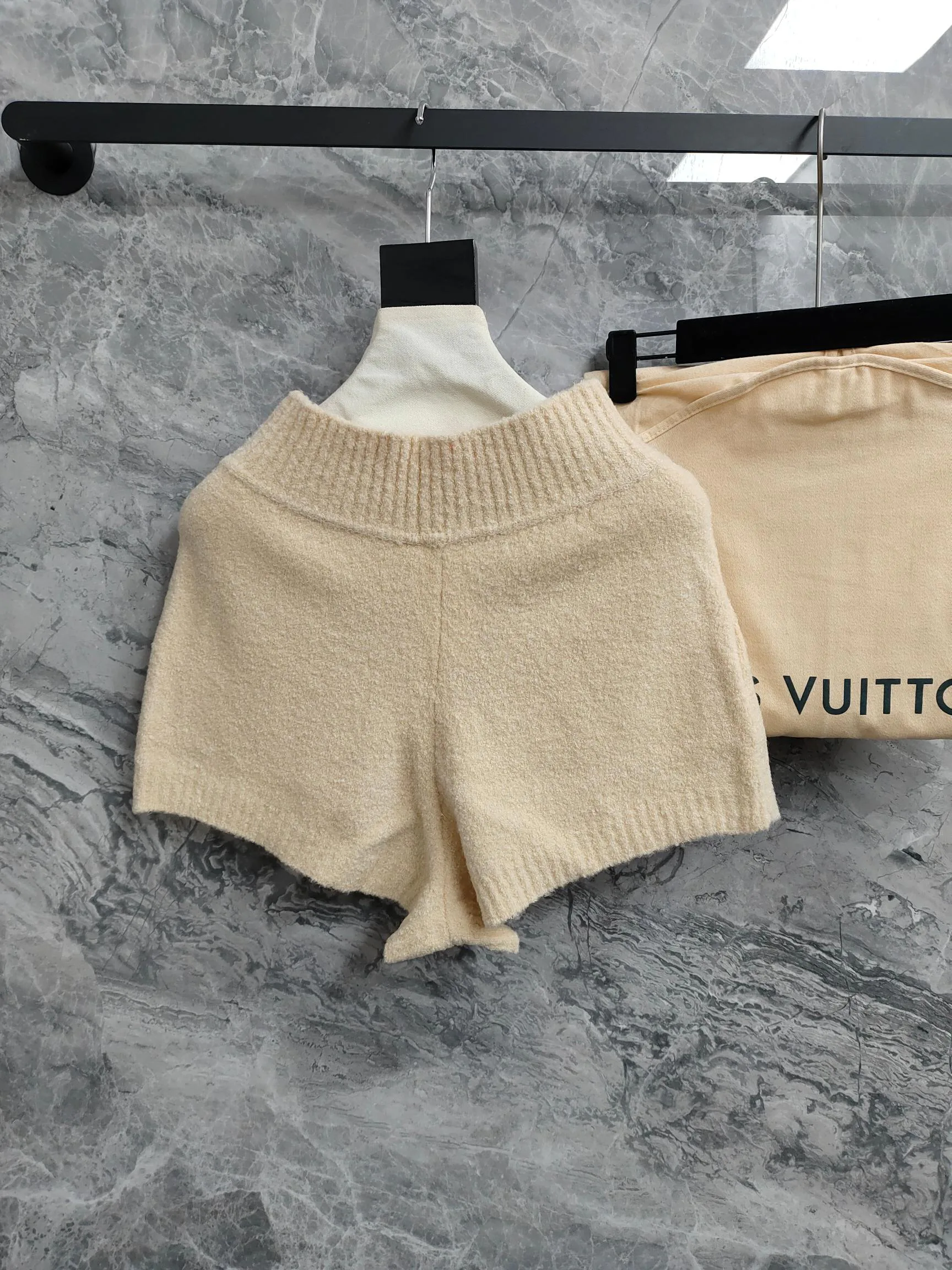 Шорты Женские Louis Vuitton 6881615