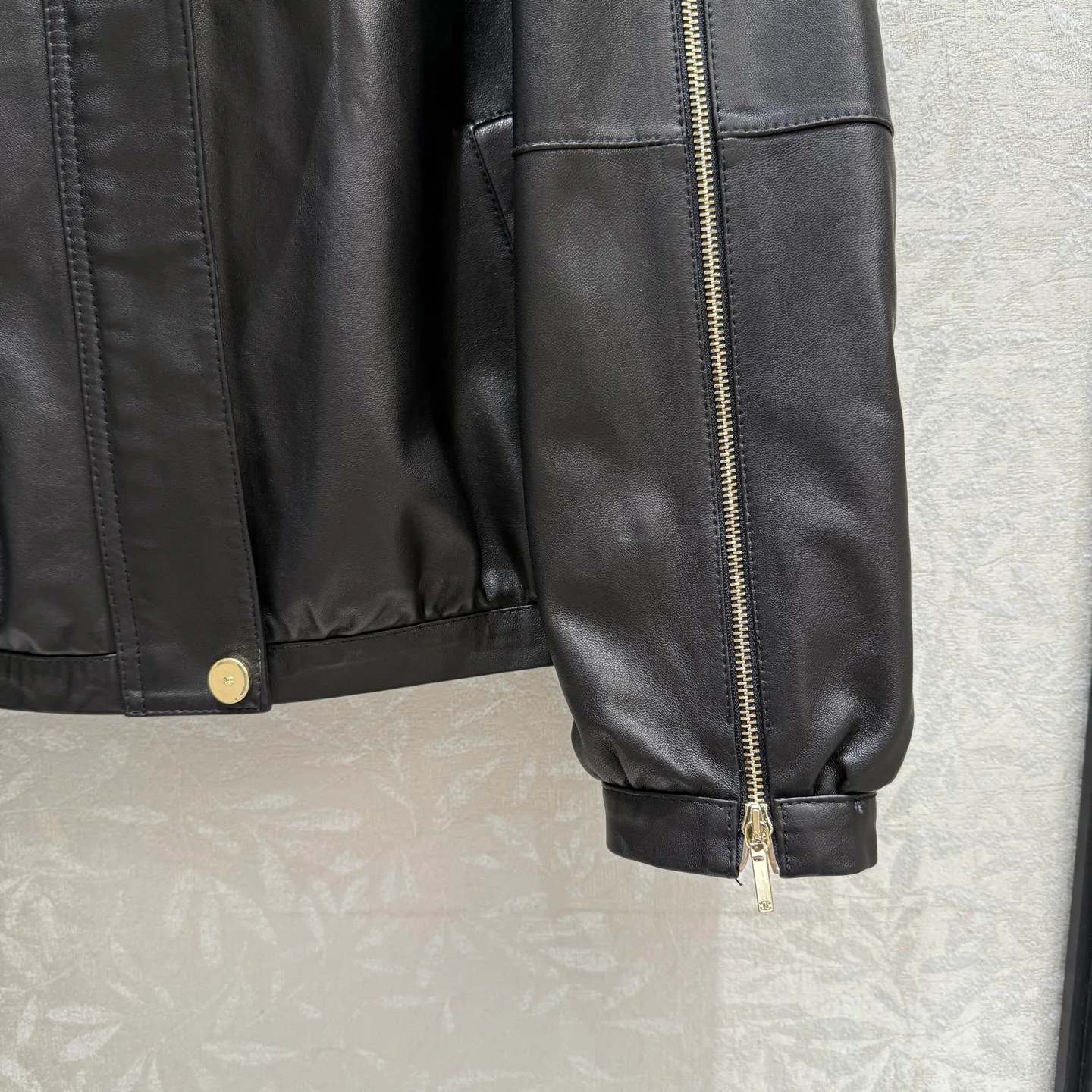 Кожаные Куртки И Дублёнки Женские Chanel 18172608