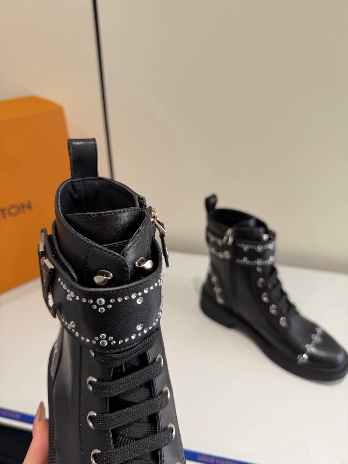 Ботинки Женские Louis Vuitton 19563695