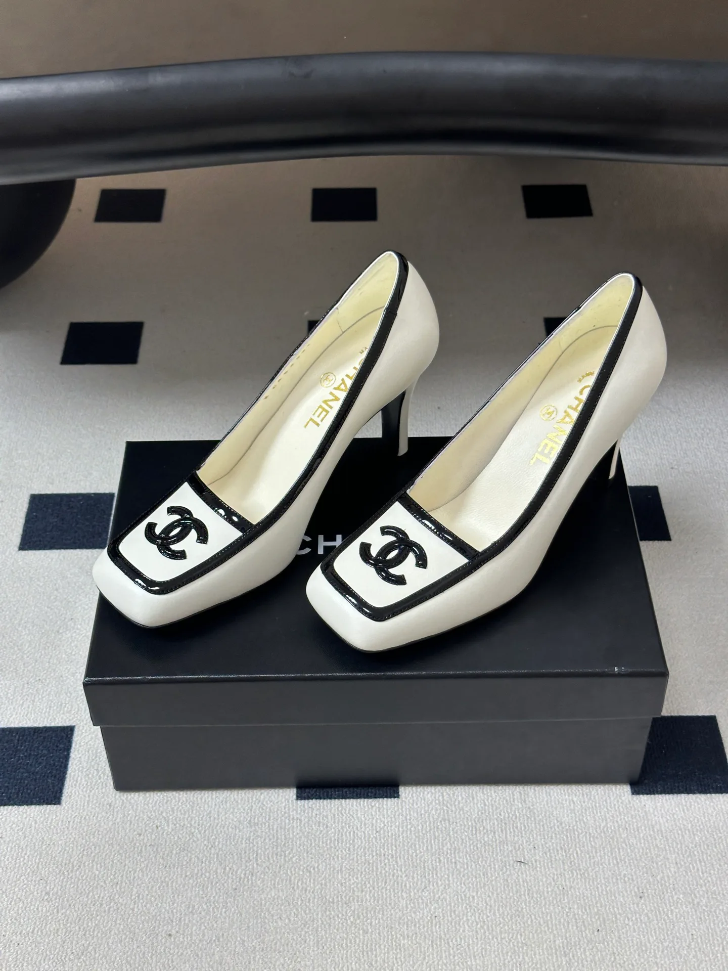 Туфли Женские Chanel 18049713