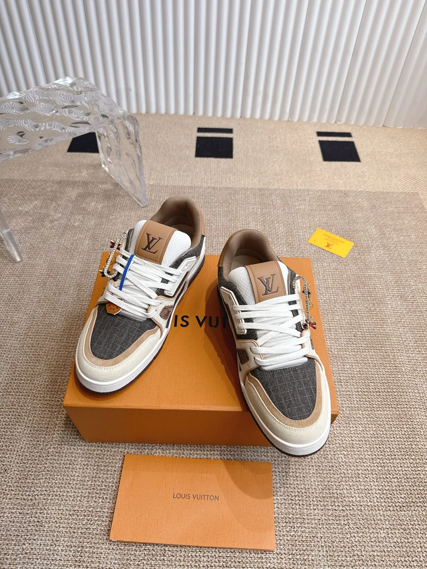 Кроссовки Женские Louis Vuitton 18324760