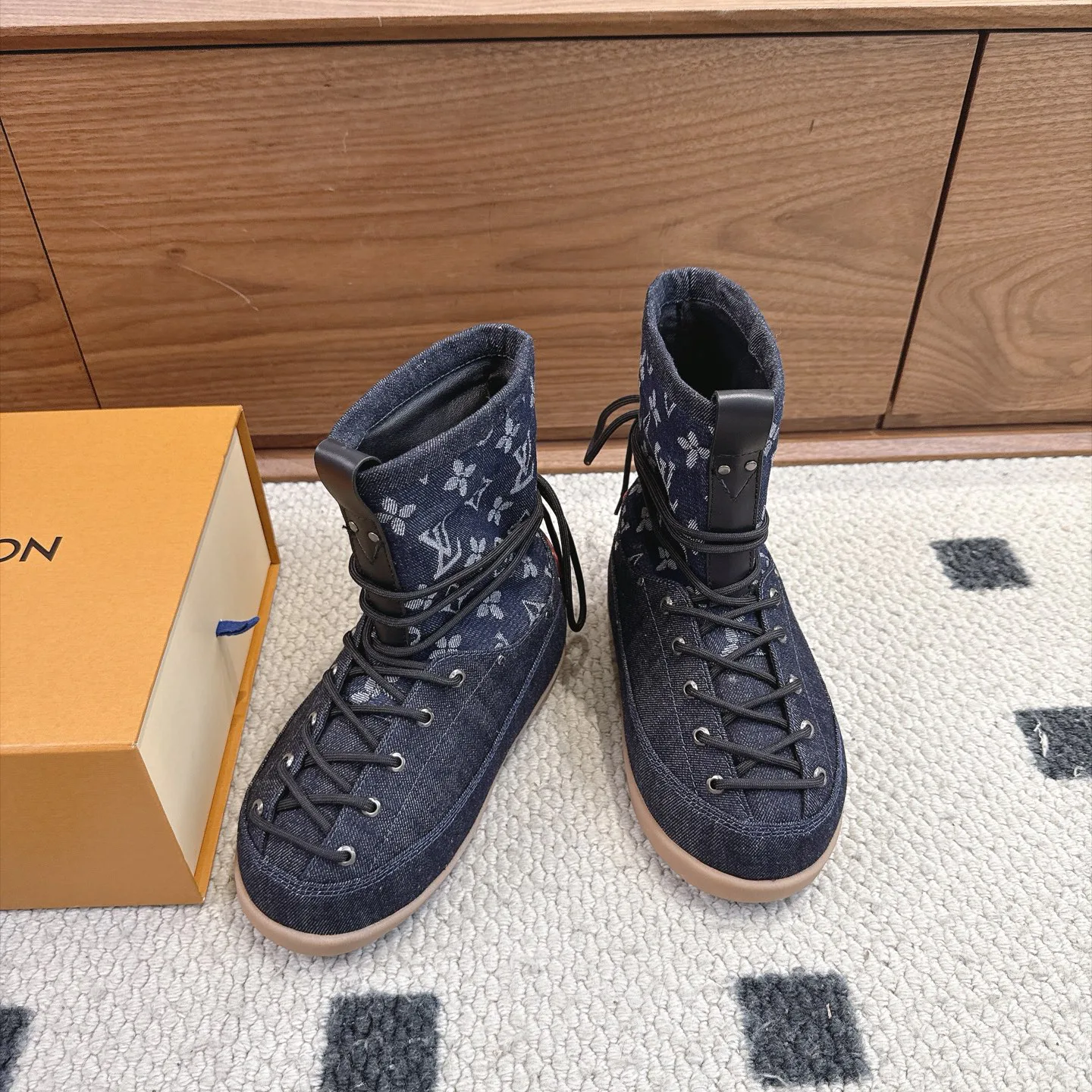 Кроссовки Женские Louis Vuitton 18613789