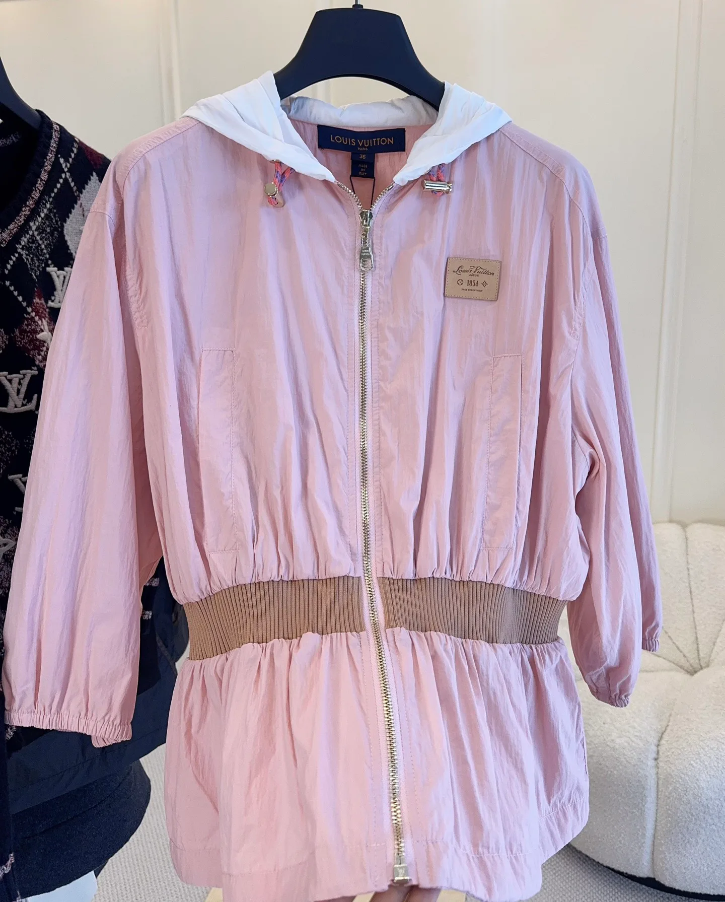 Куртки И Пуховики Женские Louis Vuitton 18923708
