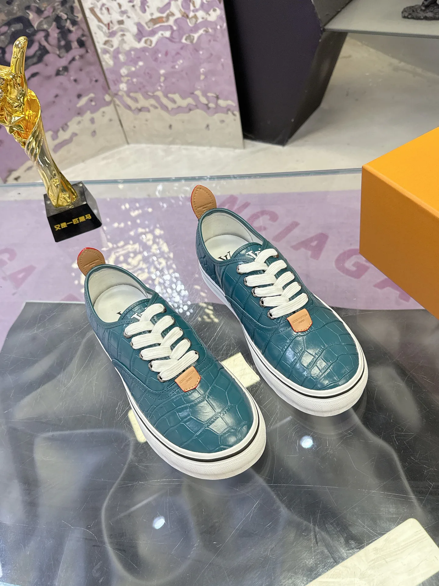Кроссовки Мужские Louis Vuitton 17930915