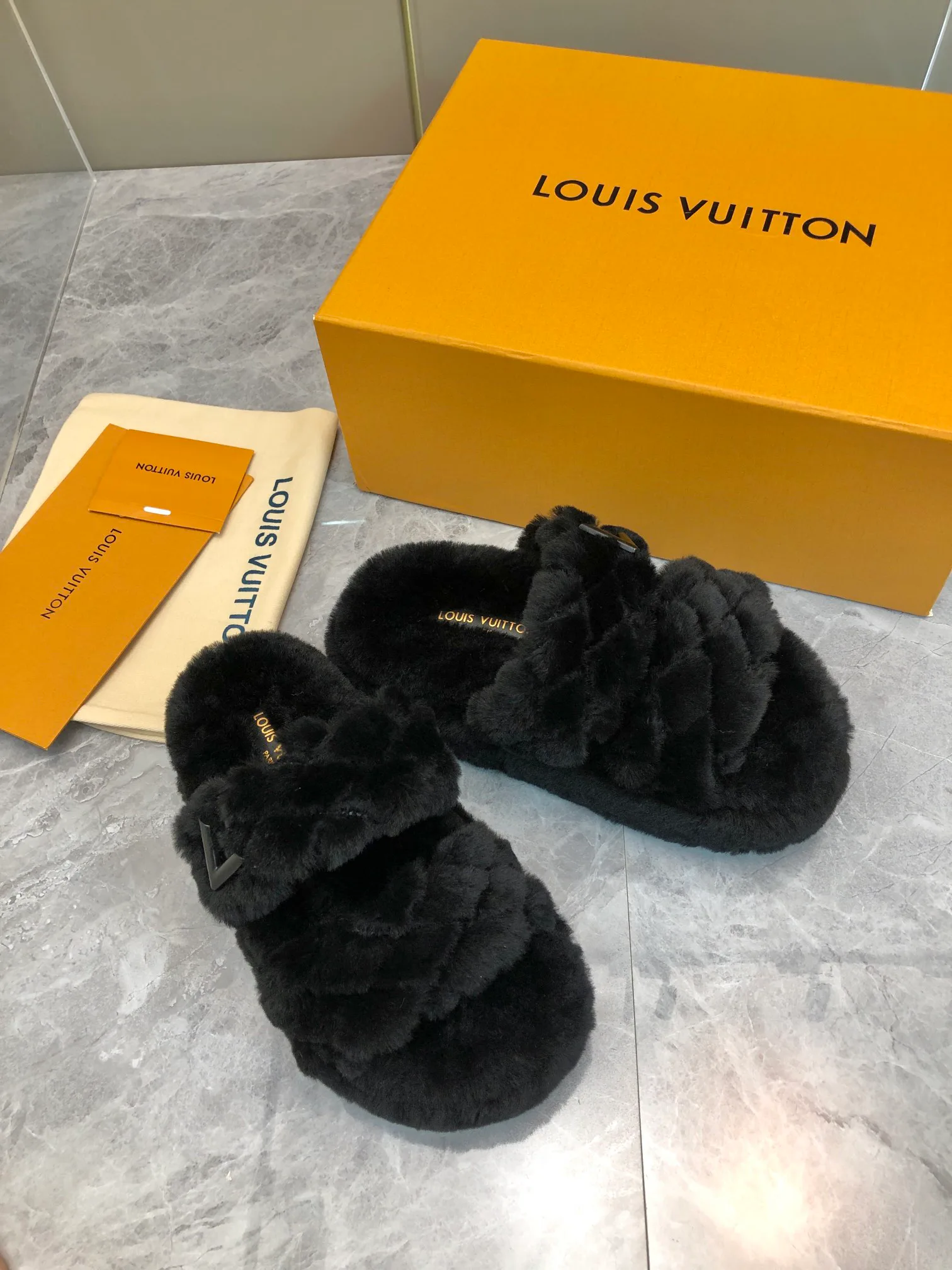 Тапочки Женские Louis Vuitton Тапочки Женские Louis Vuitton