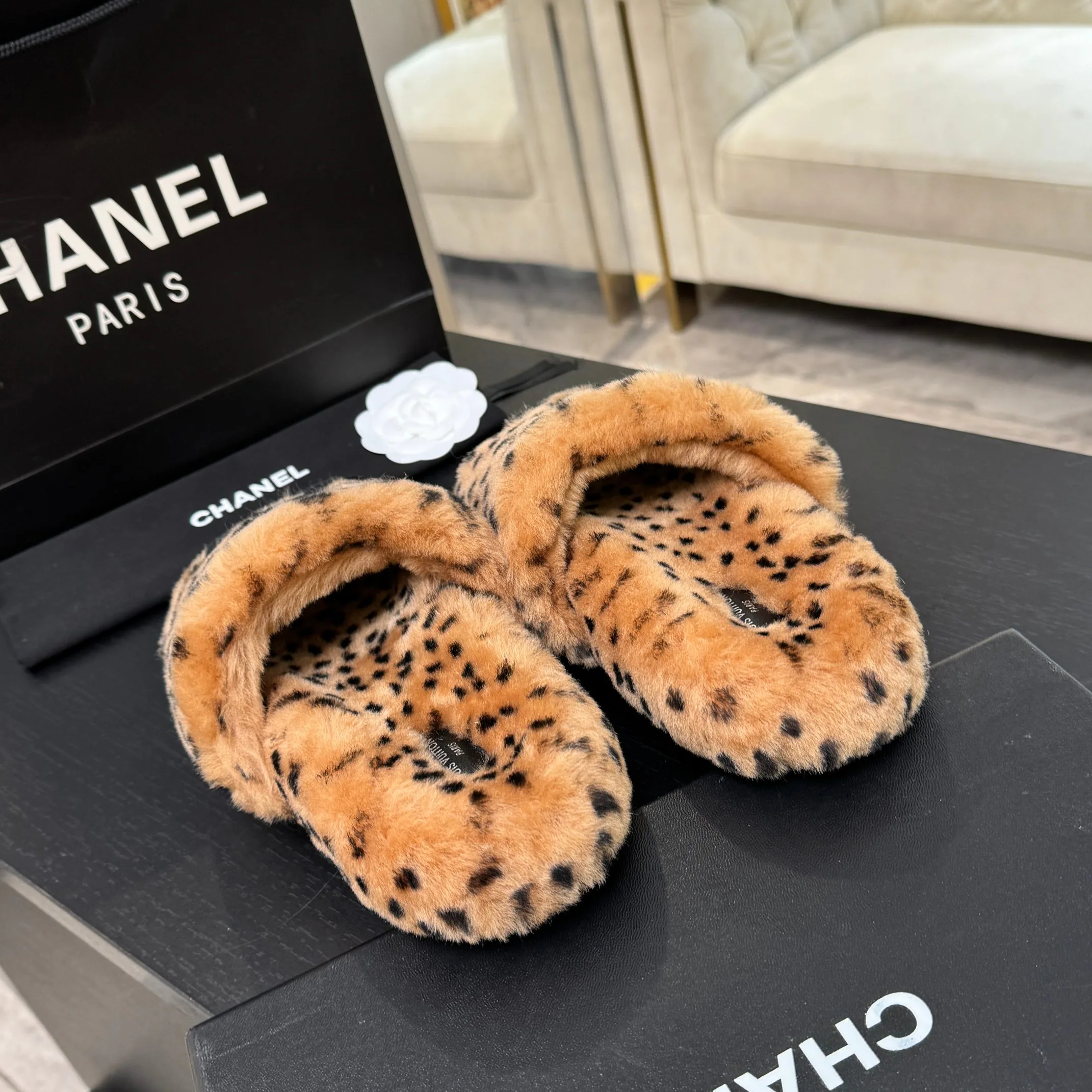 Тапочки Женские Louis Vuitton 18062761