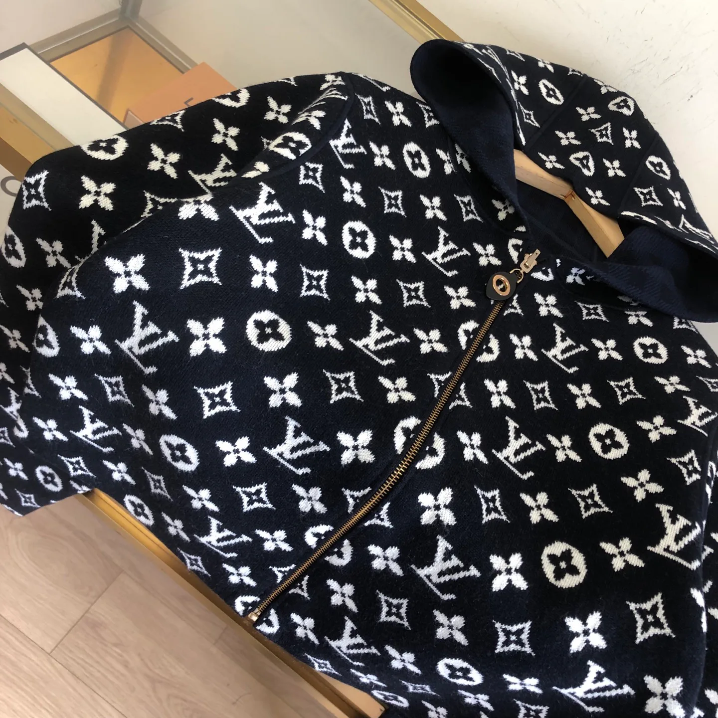 Куртки И Пуховики Женские Louis Vuitton 18141325