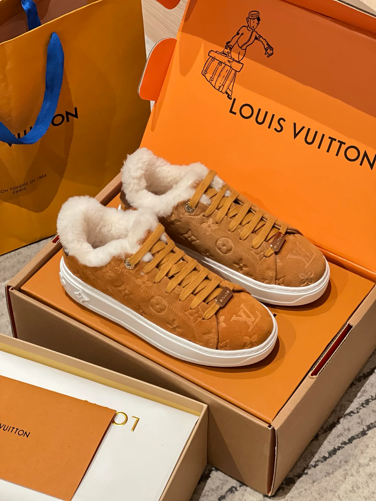 Кроссовки Женские Louis Vuitton 18998315